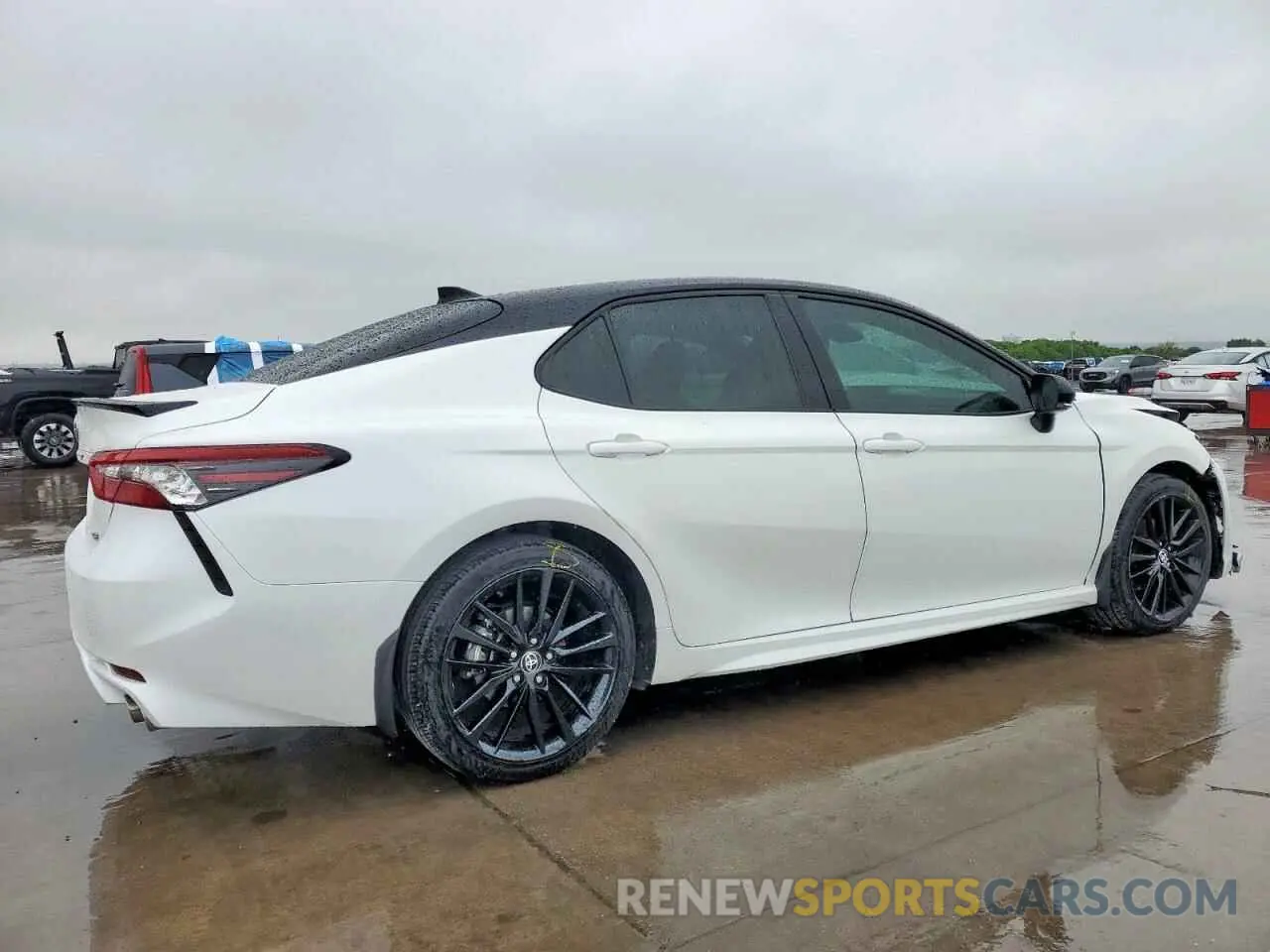 3 Photograph of a damaged car 4T1K61AK9MU405619 TOYOTA CAMRY 2021