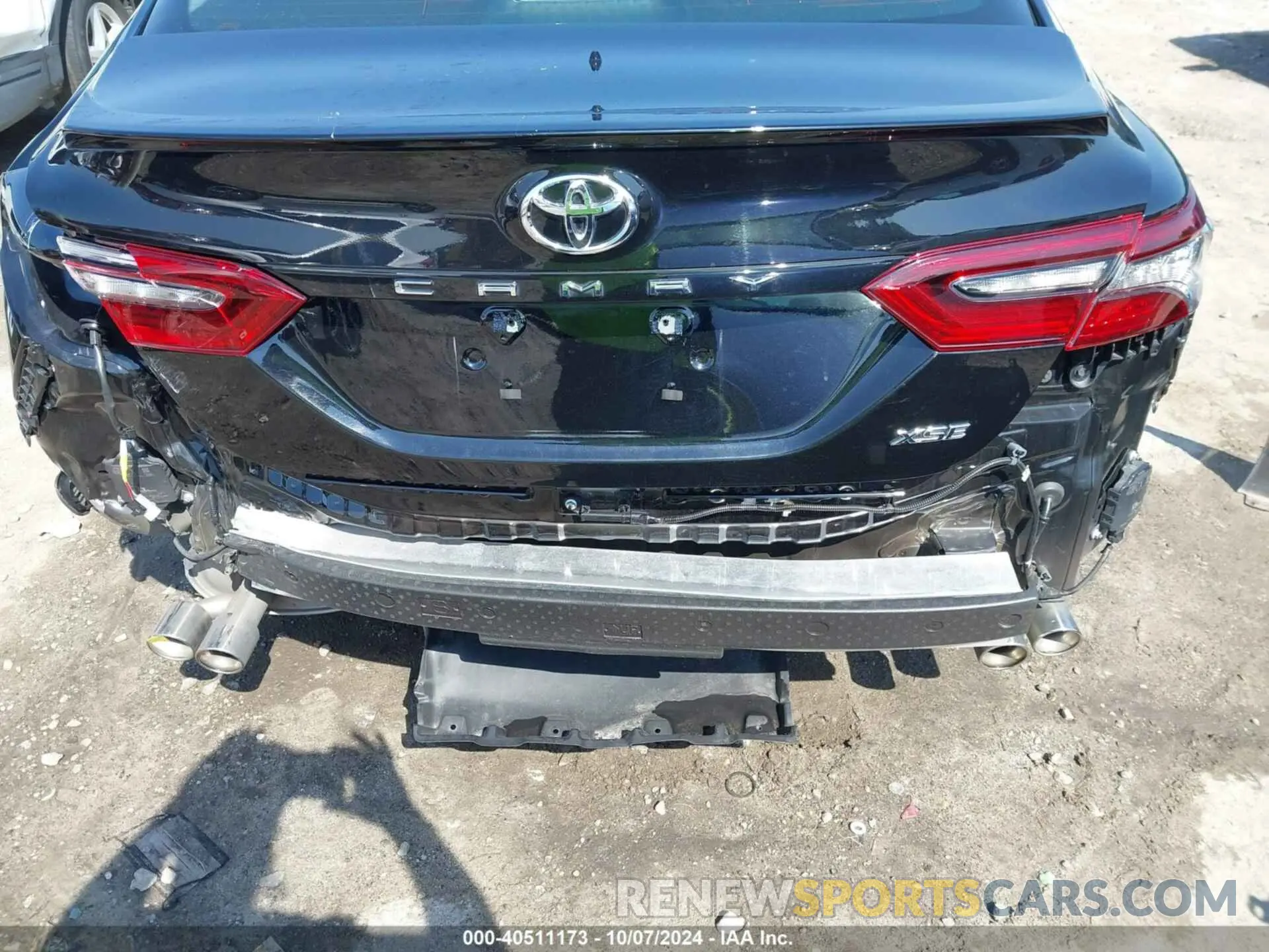 18 Photograph of a damaged car 4T1K61AKXMU425264 TOYOTA CAMRY 2021