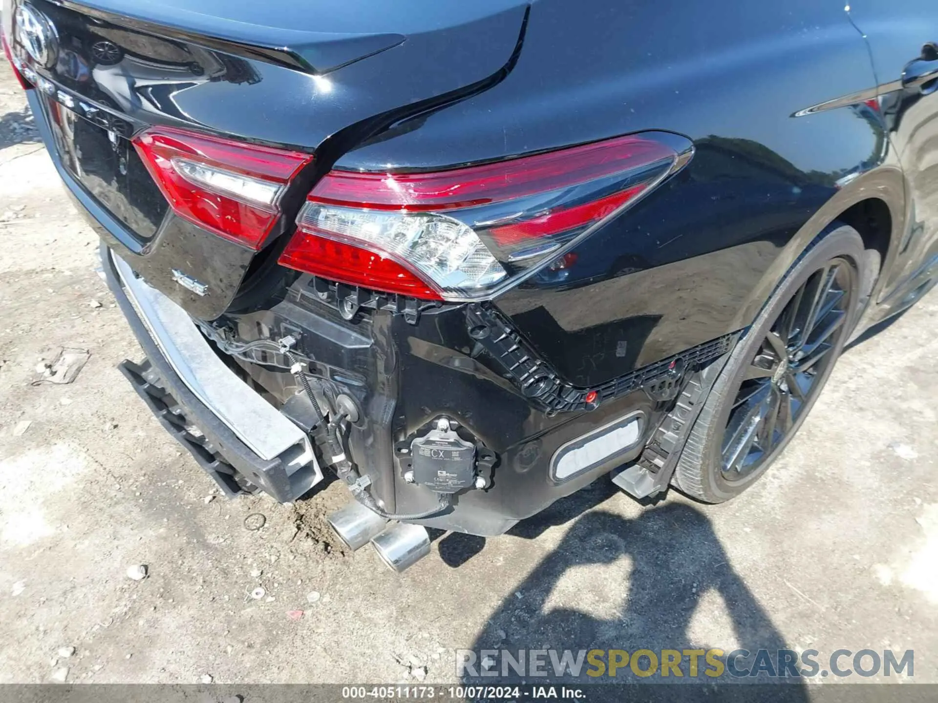19 Photograph of a damaged car 4T1K61AKXMU425264 TOYOTA CAMRY 2021