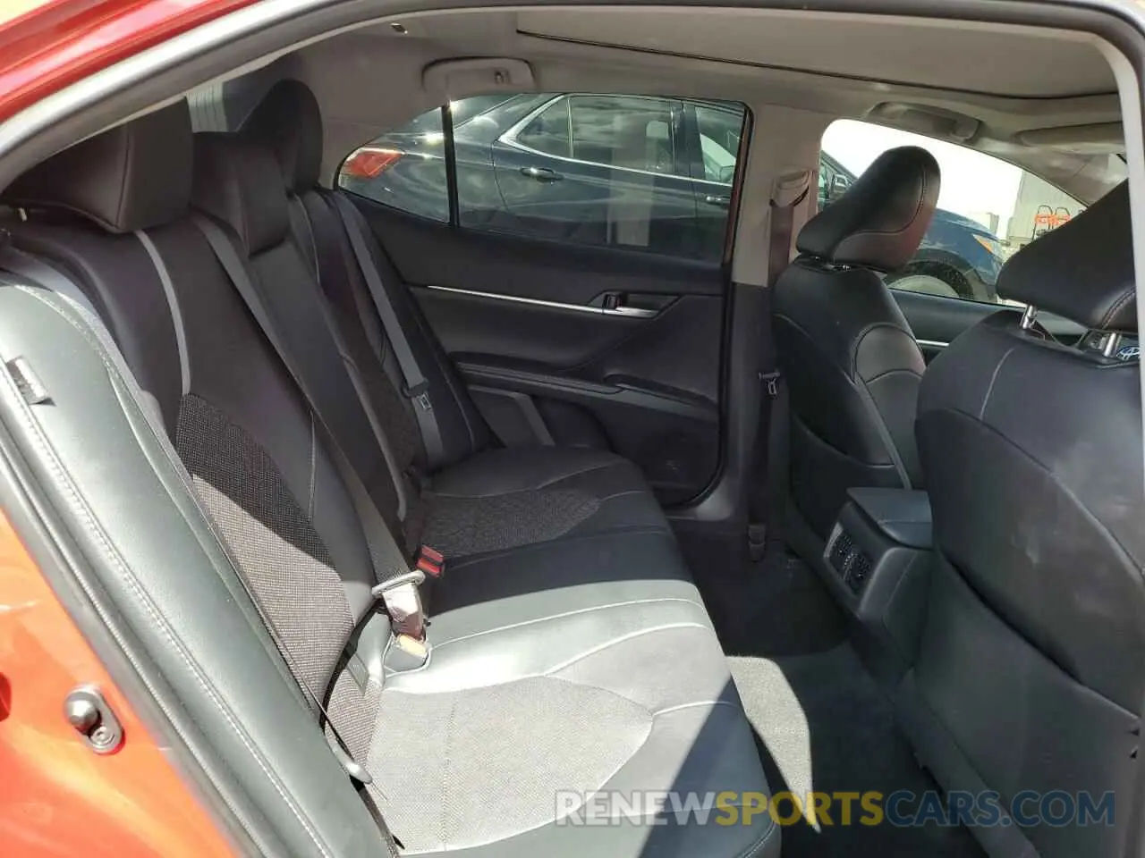 10 Photograph of a damaged car 4T1K61AKXMU465067 TOYOTA CAMRY 2021