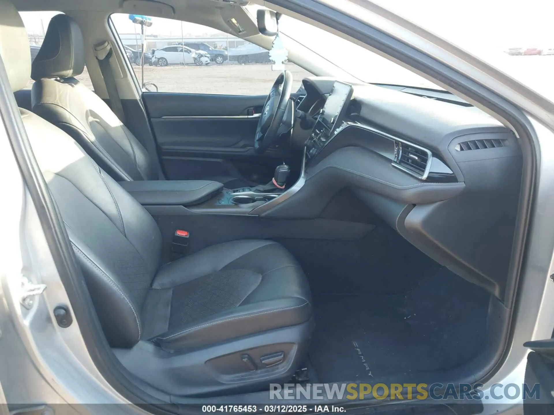 5 Photograph of a damaged car 4T1K61AKXMU575620 TOYOTA CAMRY 2021