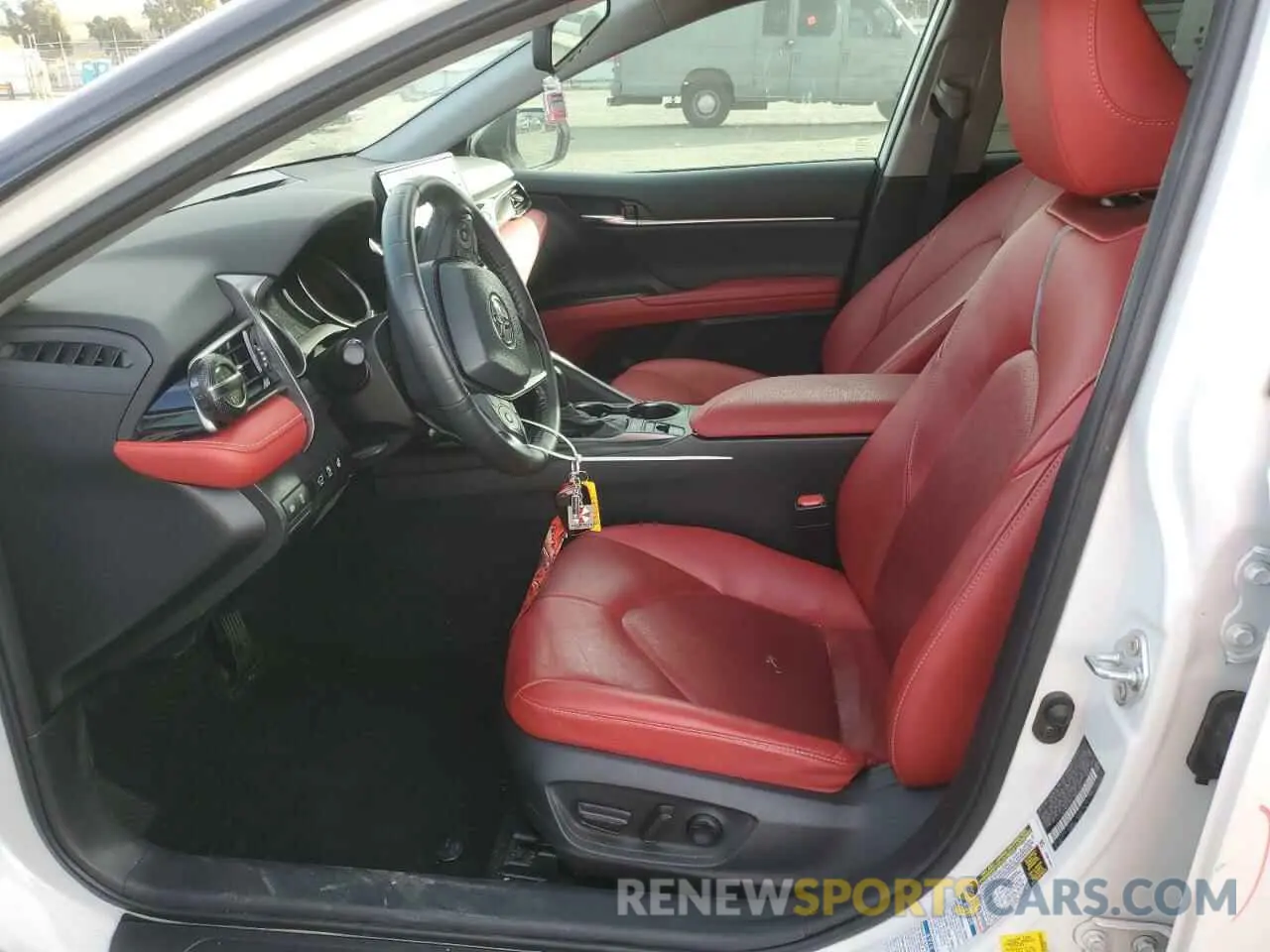 7 Photograph of a damaged car 4T1K61BK1MU033627 TOYOTA CAMRY 2021