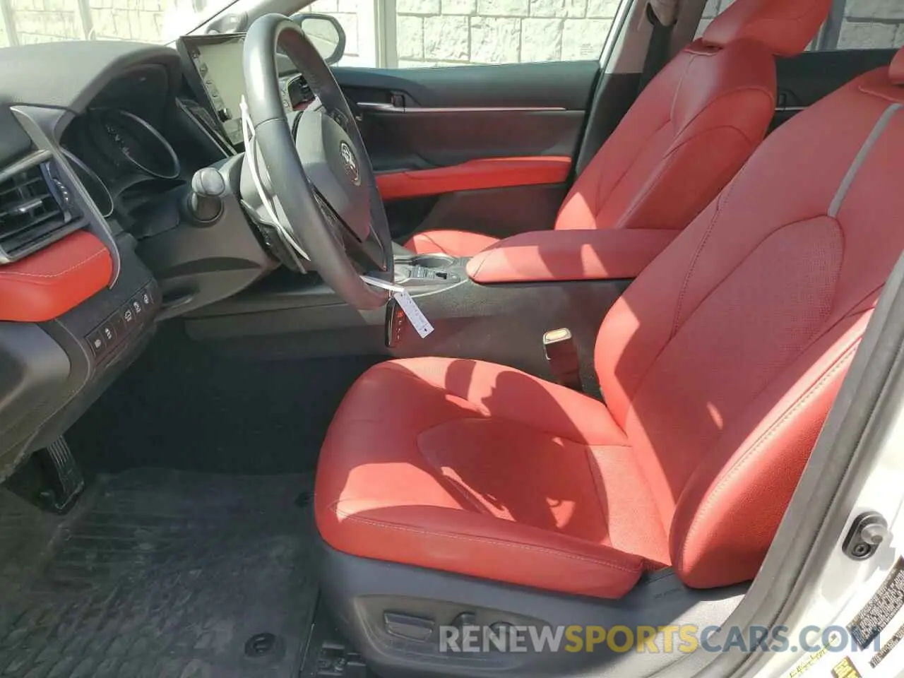 7 Photograph of a damaged car 4T1K61BK4MU040667 TOYOTA CAMRY 2021