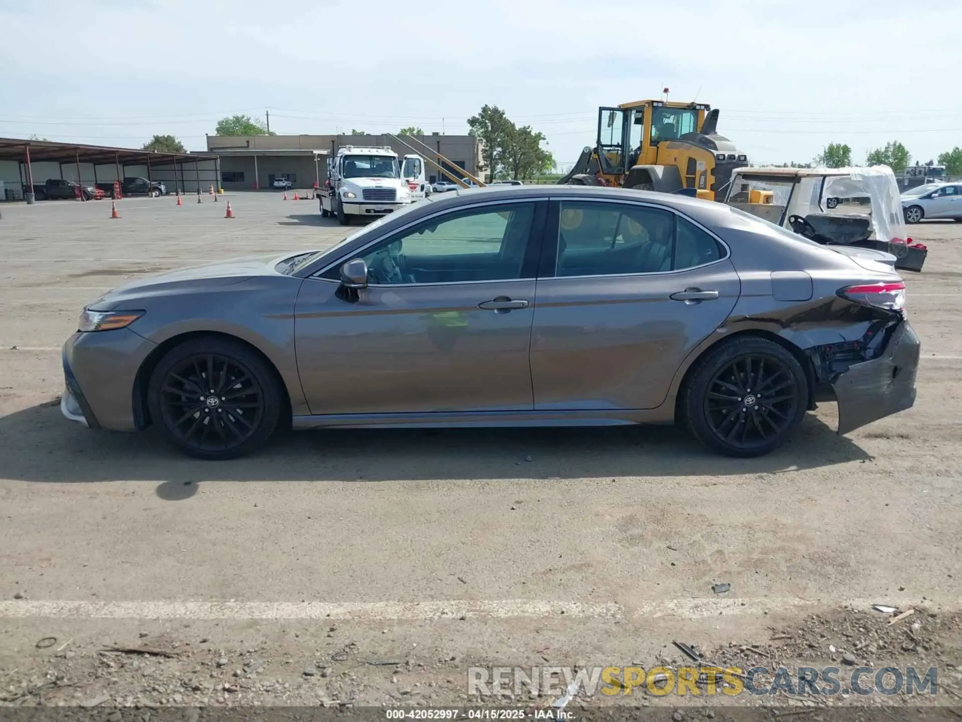 14 Photograph of a damaged car 4T1K61BK7MU037469 TOYOTA CAMRY 2021