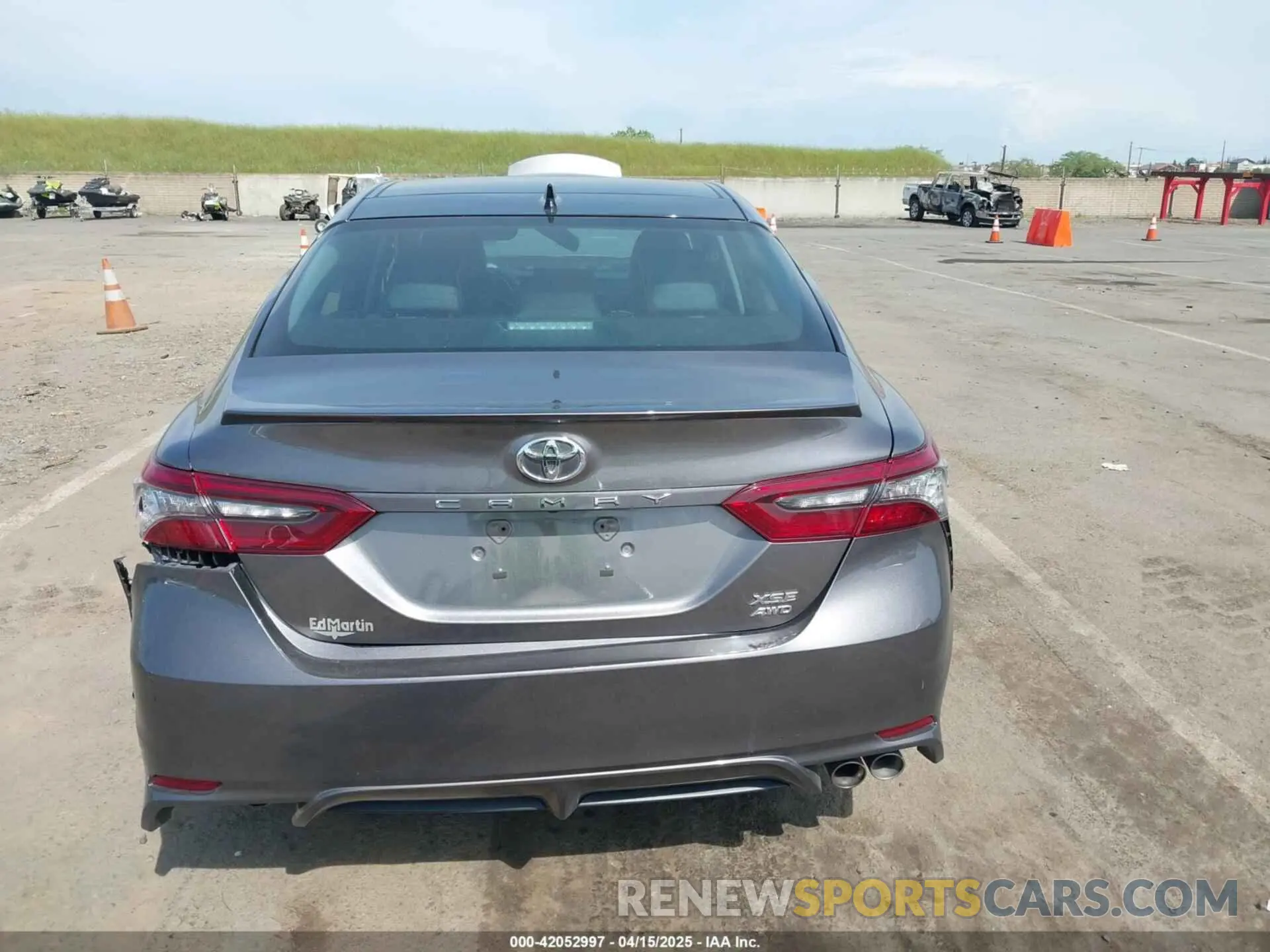 16 Photograph of a damaged car 4T1K61BK7MU037469 TOYOTA CAMRY 2021