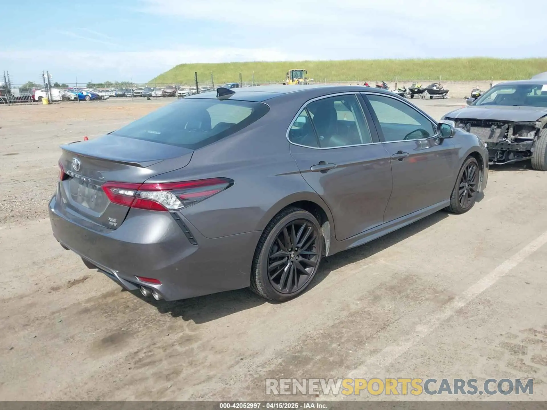 4 Photograph of a damaged car 4T1K61BK7MU037469 TOYOTA CAMRY 2021