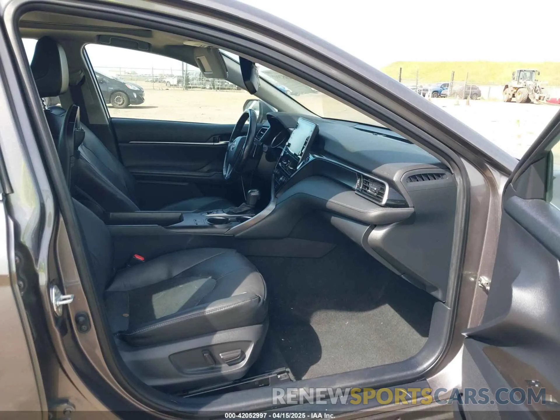 5 Photograph of a damaged car 4T1K61BK7MU037469 TOYOTA CAMRY 2021