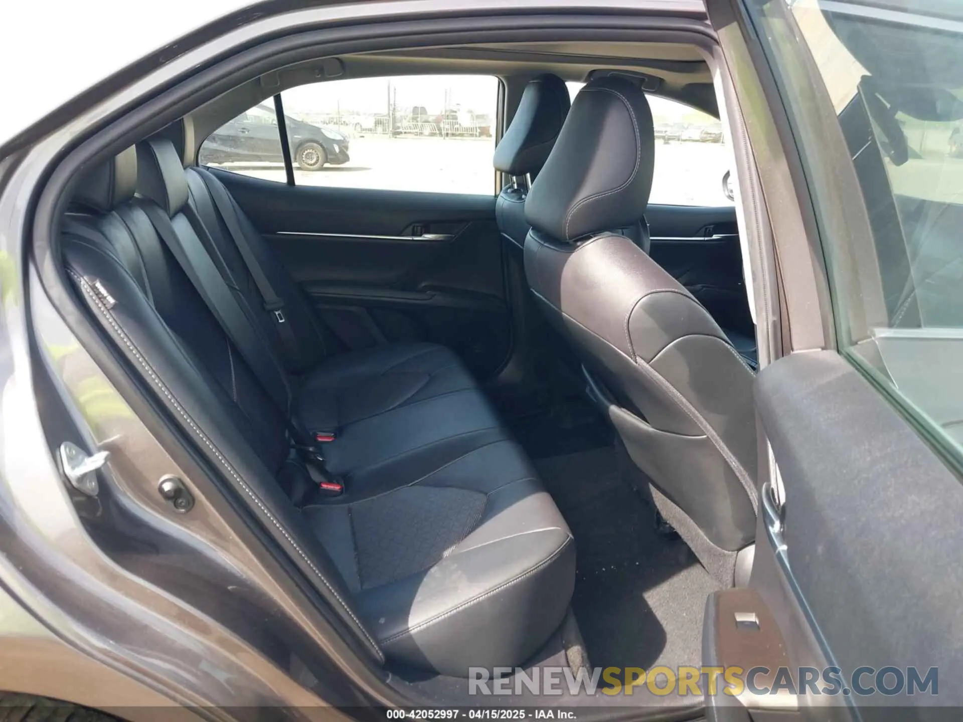 8 Photograph of a damaged car 4T1K61BK7MU037469 TOYOTA CAMRY 2021