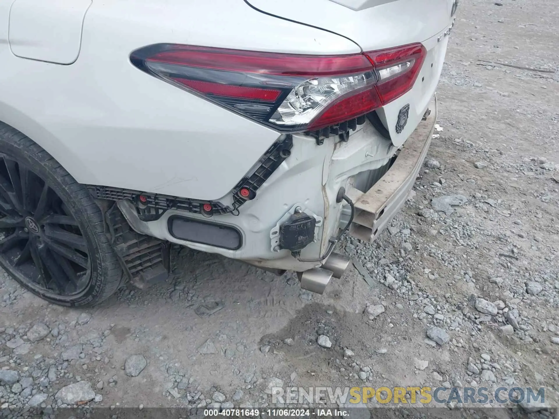 18 Photograph of a damaged car 4T1KZ1AK4MU049765 TOYOTA CAMRY 2021