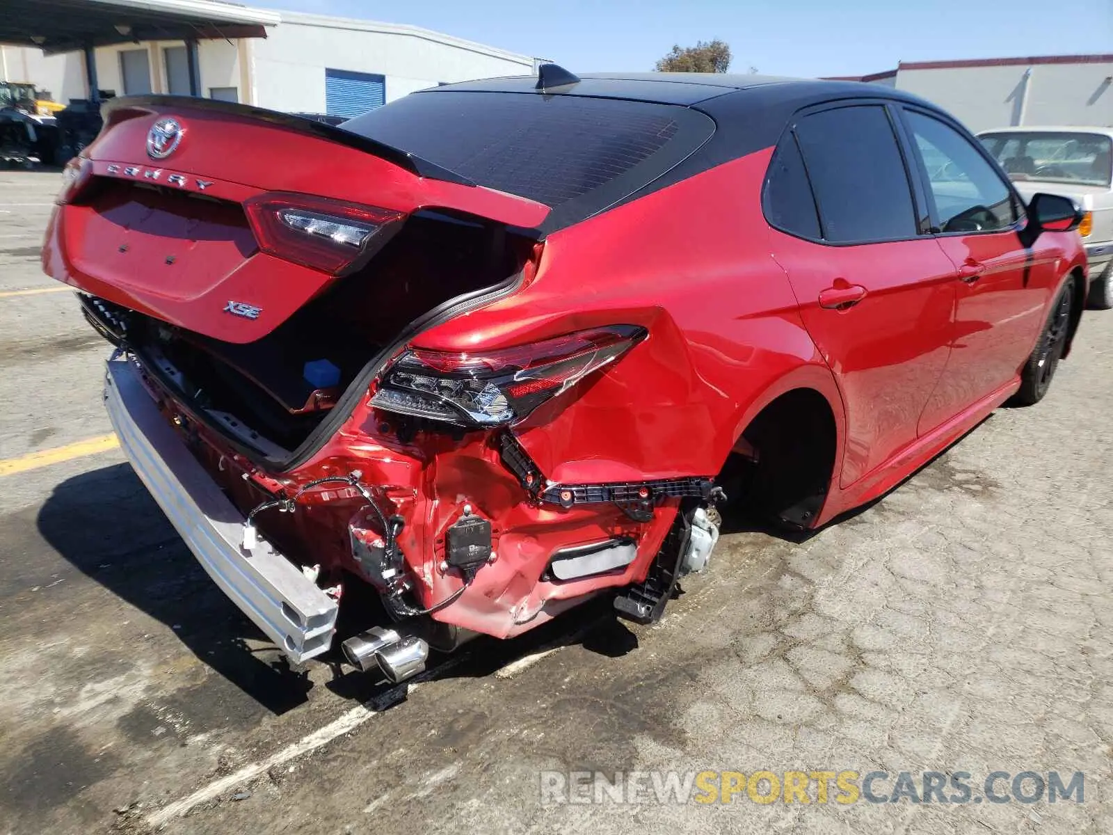 4 Photograph of a damaged car 4T1KZ1AK8MU054600 TOYOTA CAMRY 2021