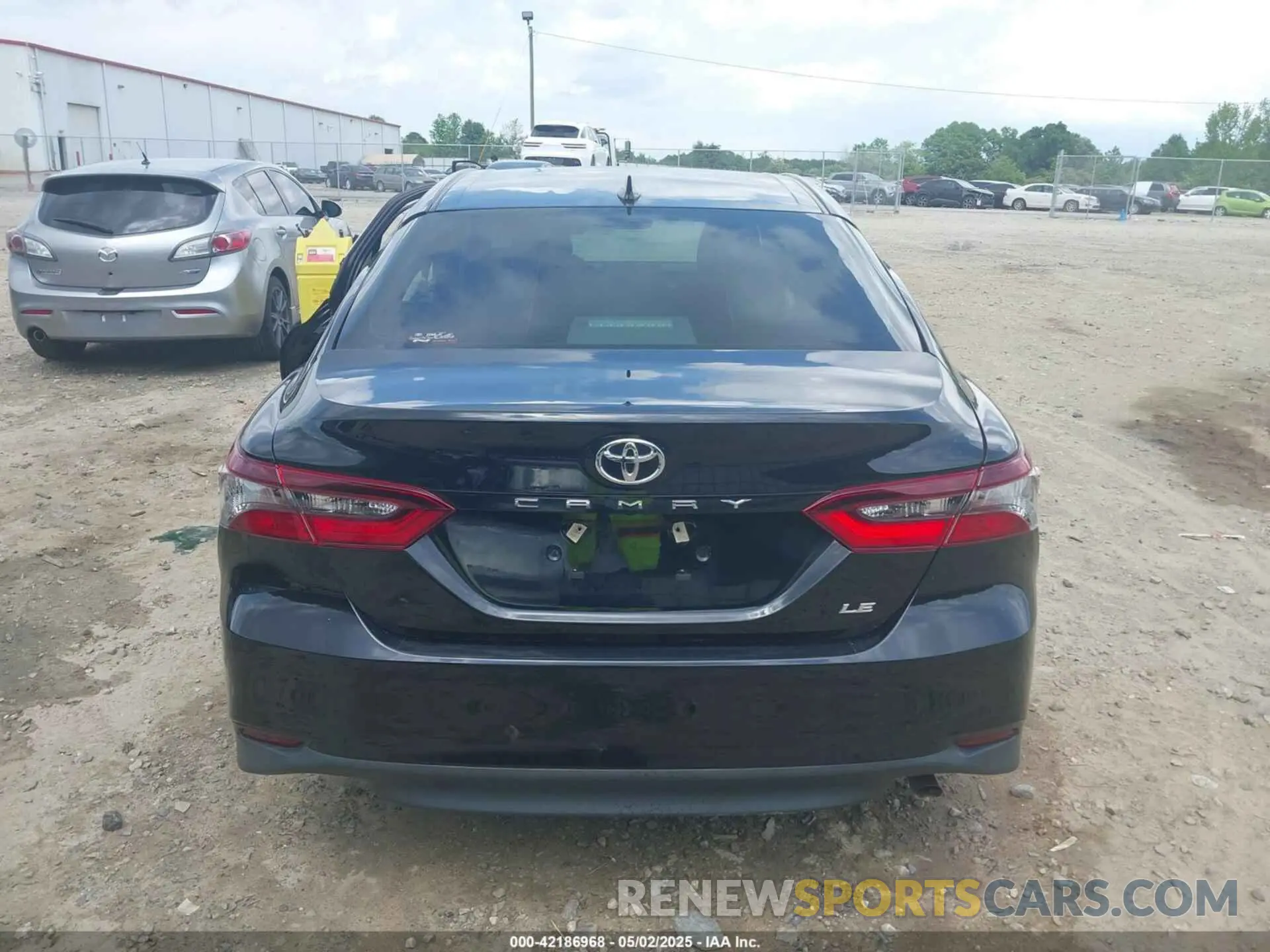 15 Photograph of a damaged car 4T1R11AK2MU489747 TOYOTA CAMRY 2021