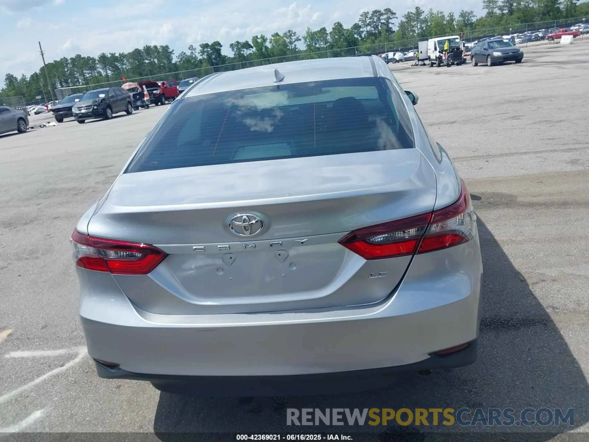 16 Photograph of a damaged car 4T1R11AK5MU433866 TOYOTA CAMRY 2021