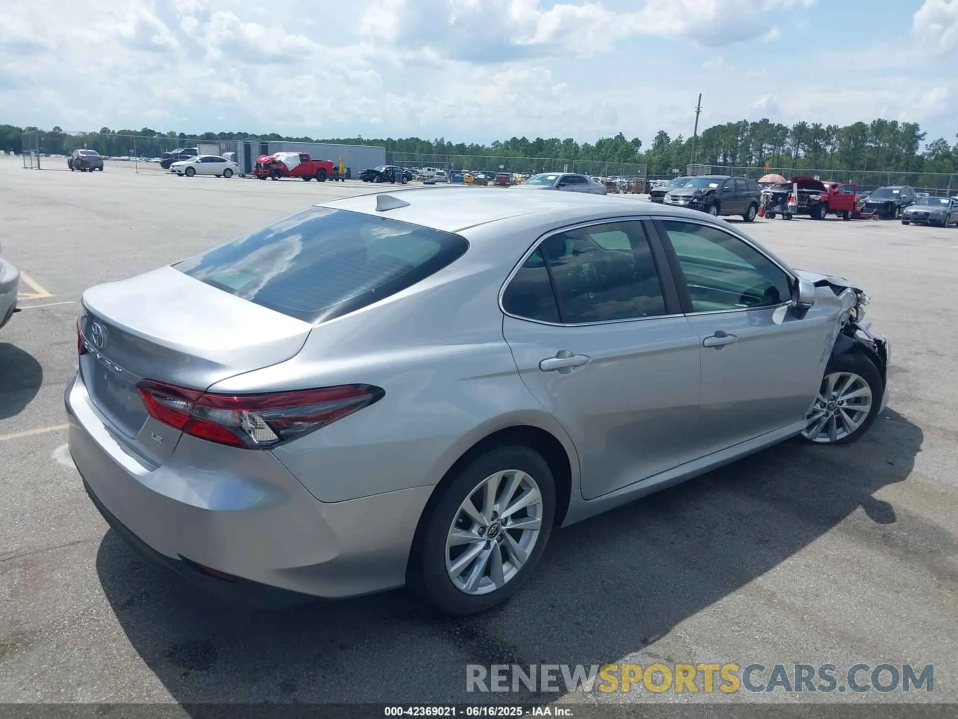 4 Photograph of a damaged car 4T1R11AK5MU433866 TOYOTA CAMRY 2021