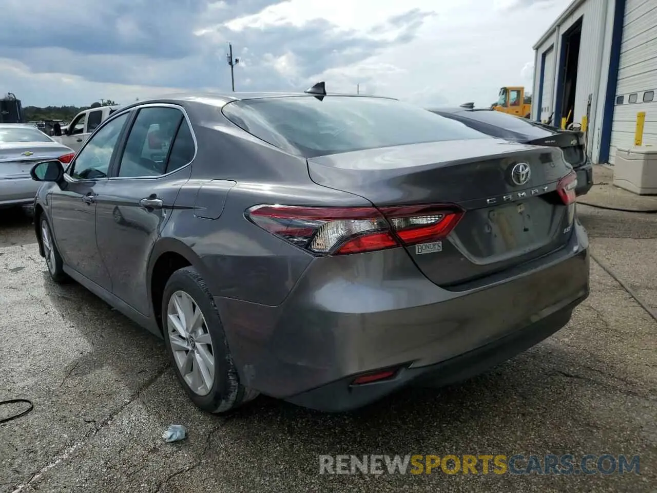 3 Фотография поврежденного автомобиля 4T1R11AK5MU571830 TOYOTA CAMRY 2021