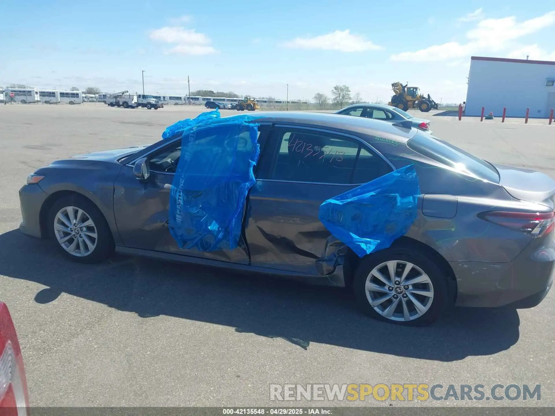 15 Photograph of a damaged car 4T1R11BK4MU035465 TOYOTA CAMRY 2021