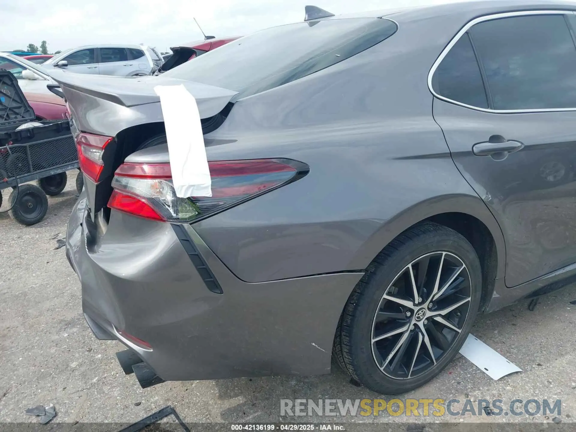 6 Photograph of a damaged car 4T1T11AK1MU521870 TOYOTA CAMRY 2021