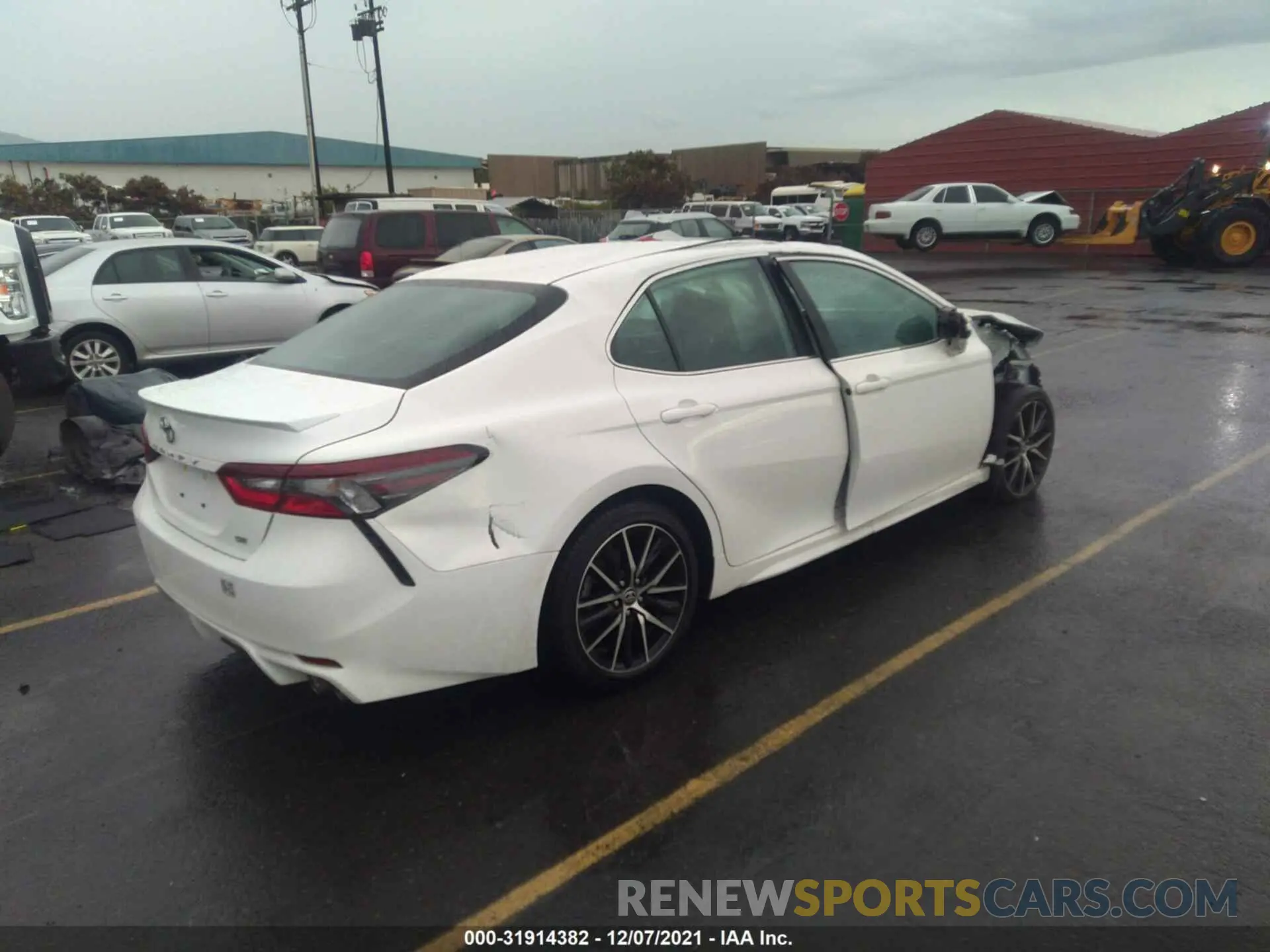 4 Photograph of a damaged car 4T1T11AK2MU432096 TOYOTA CAMRY 2021