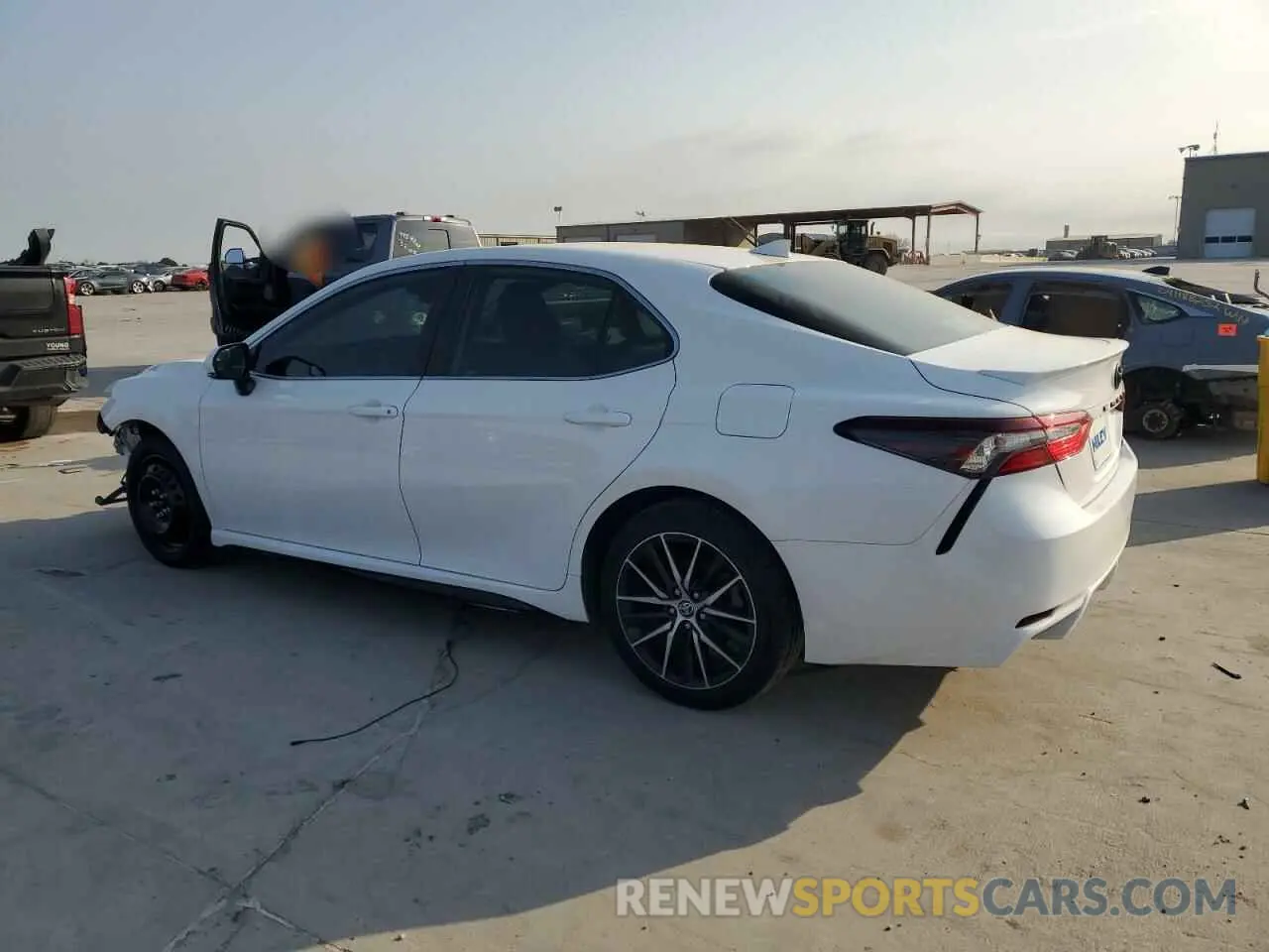 2 Фотография поврежденного автомобиля 4T1T11AK2MU440926 TOYOTA CAMRY 2021