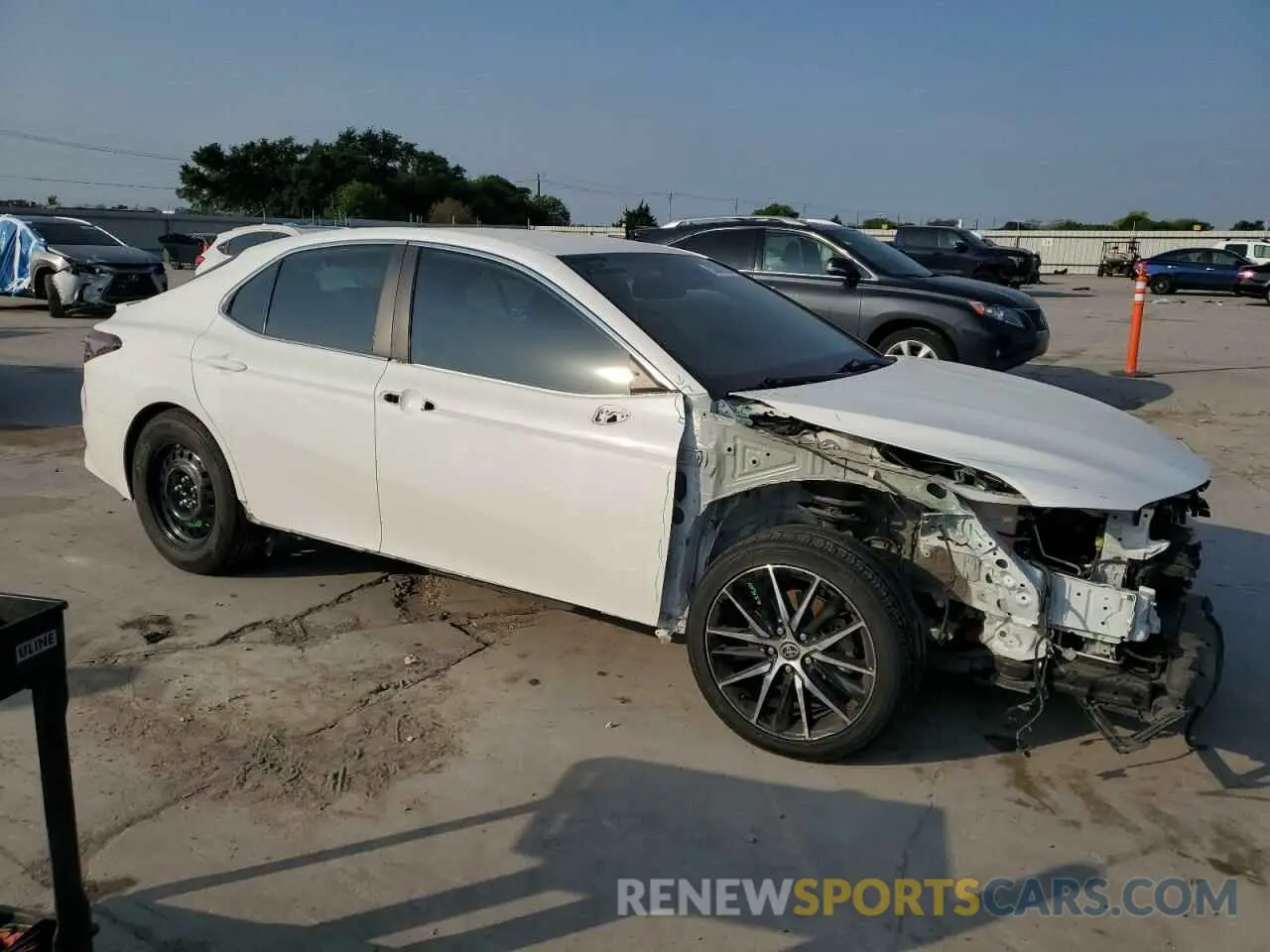 4 Фотография поврежденного автомобиля 4T1T11AK2MU440926 TOYOTA CAMRY 2021