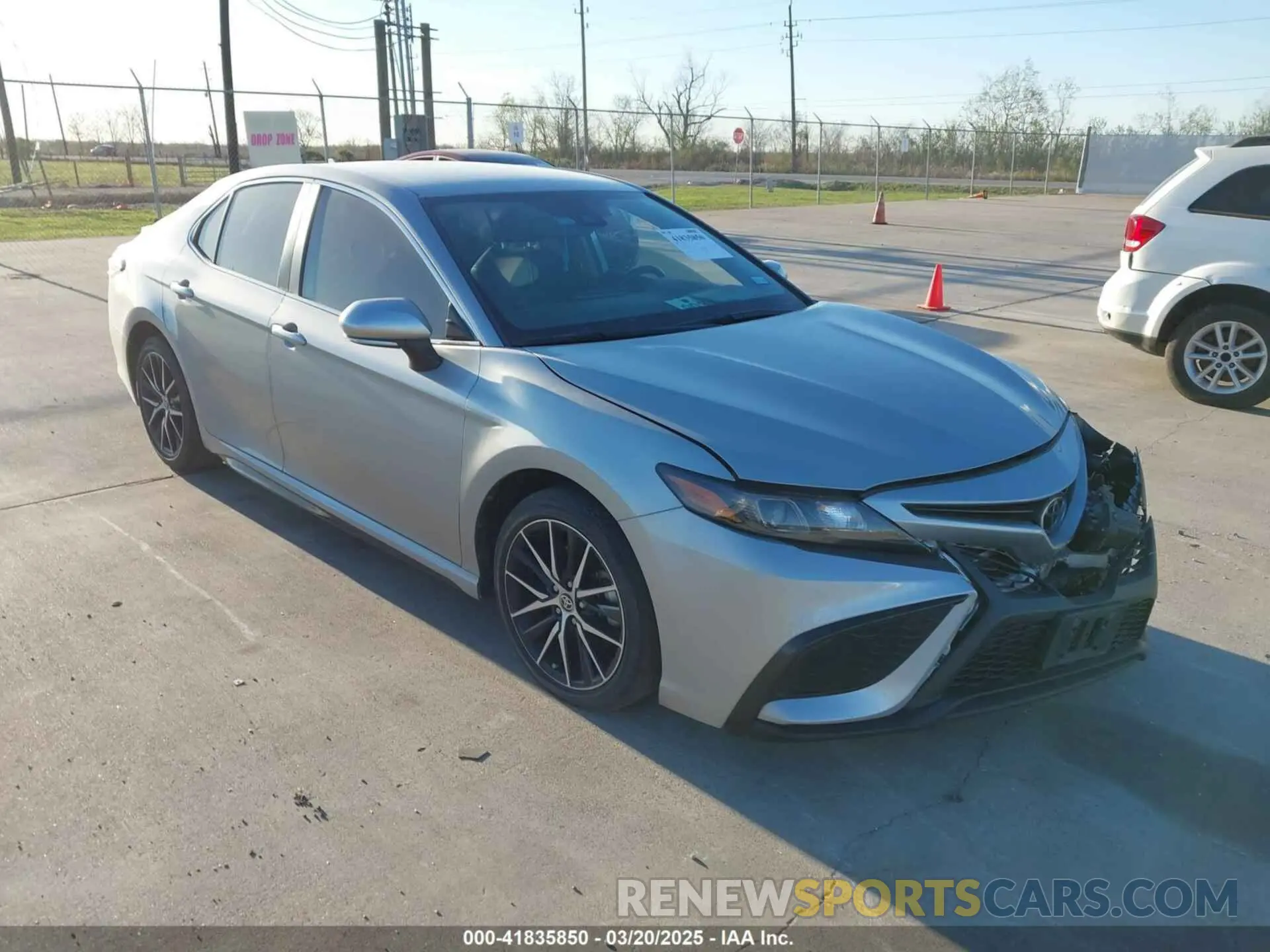 1 Photograph of a damaged car 4T1T11AK3MU431765 TOYOTA CAMRY 2021