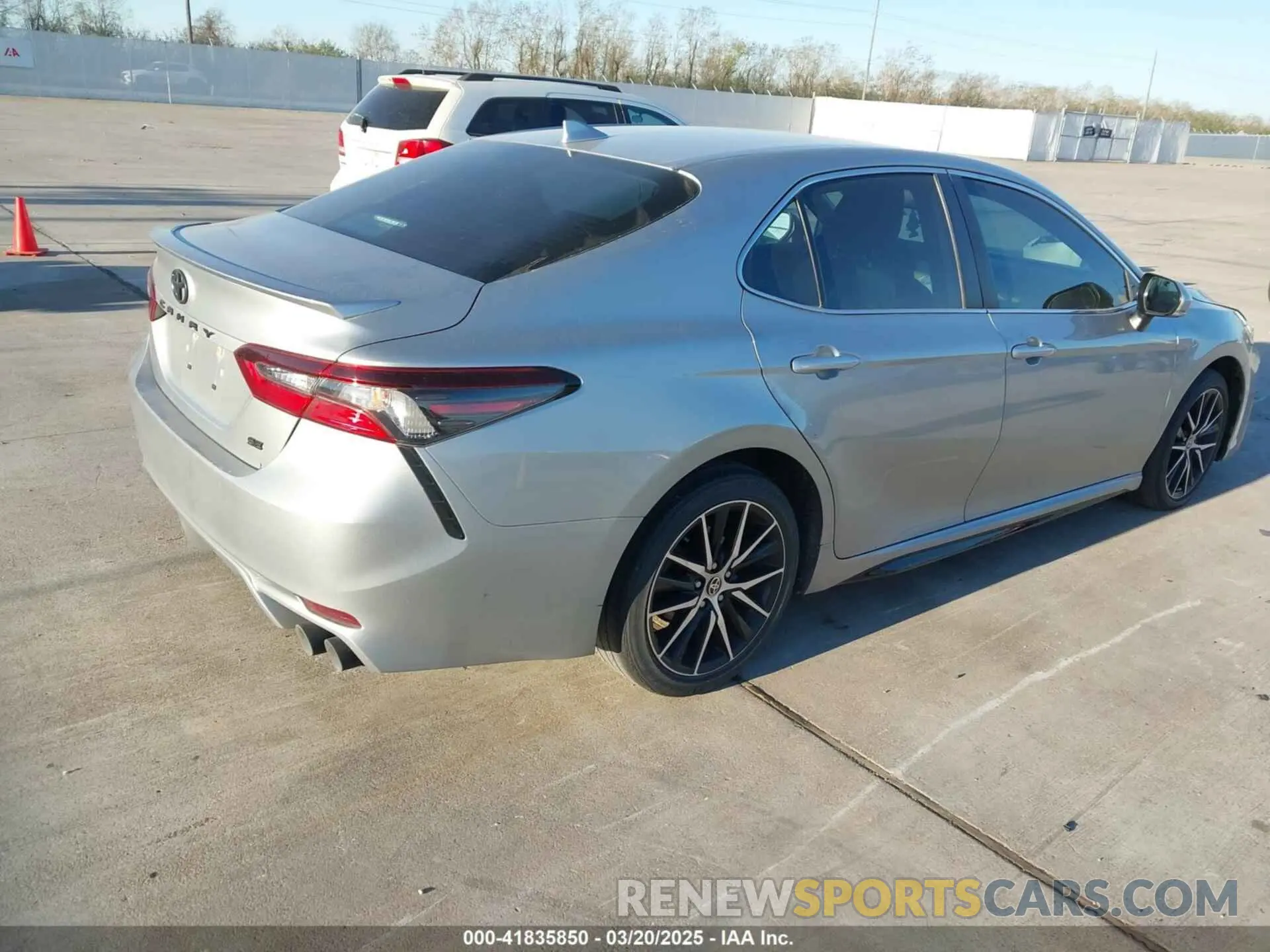 4 Photograph of a damaged car 4T1T11AK3MU431765 TOYOTA CAMRY 2021