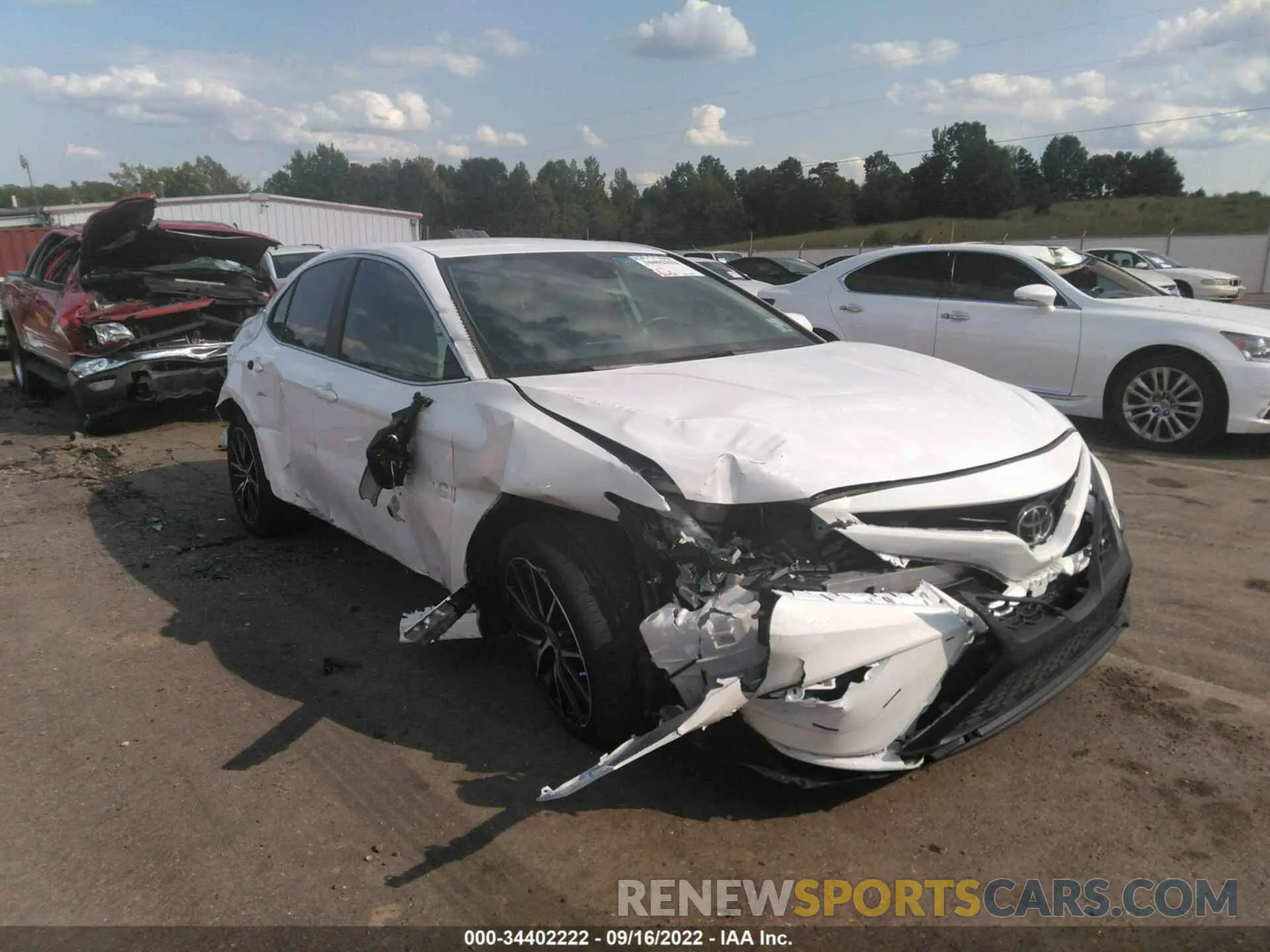 1 Фотография поврежденного автомобиля 4T1T11AK4MU430043 TOYOTA CAMRY 2021