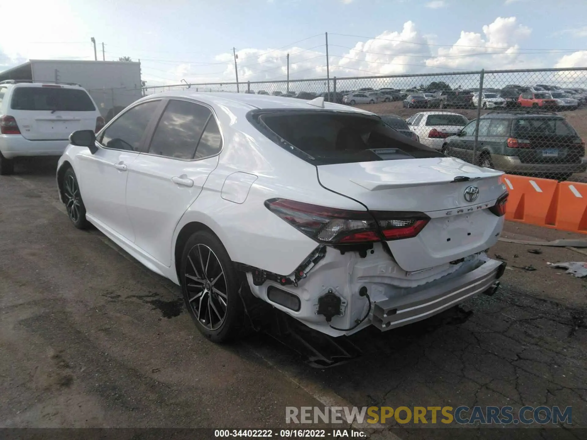 3 Фотография поврежденного автомобиля 4T1T11AK4MU430043 TOYOTA CAMRY 2021