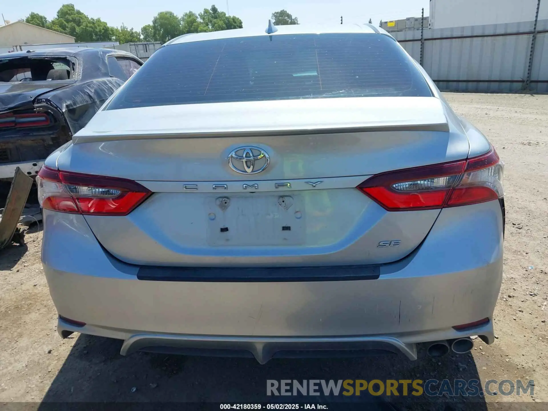 16 Photograph of a damaged car 4T1T11AK4MU532359 TOYOTA CAMRY 2021