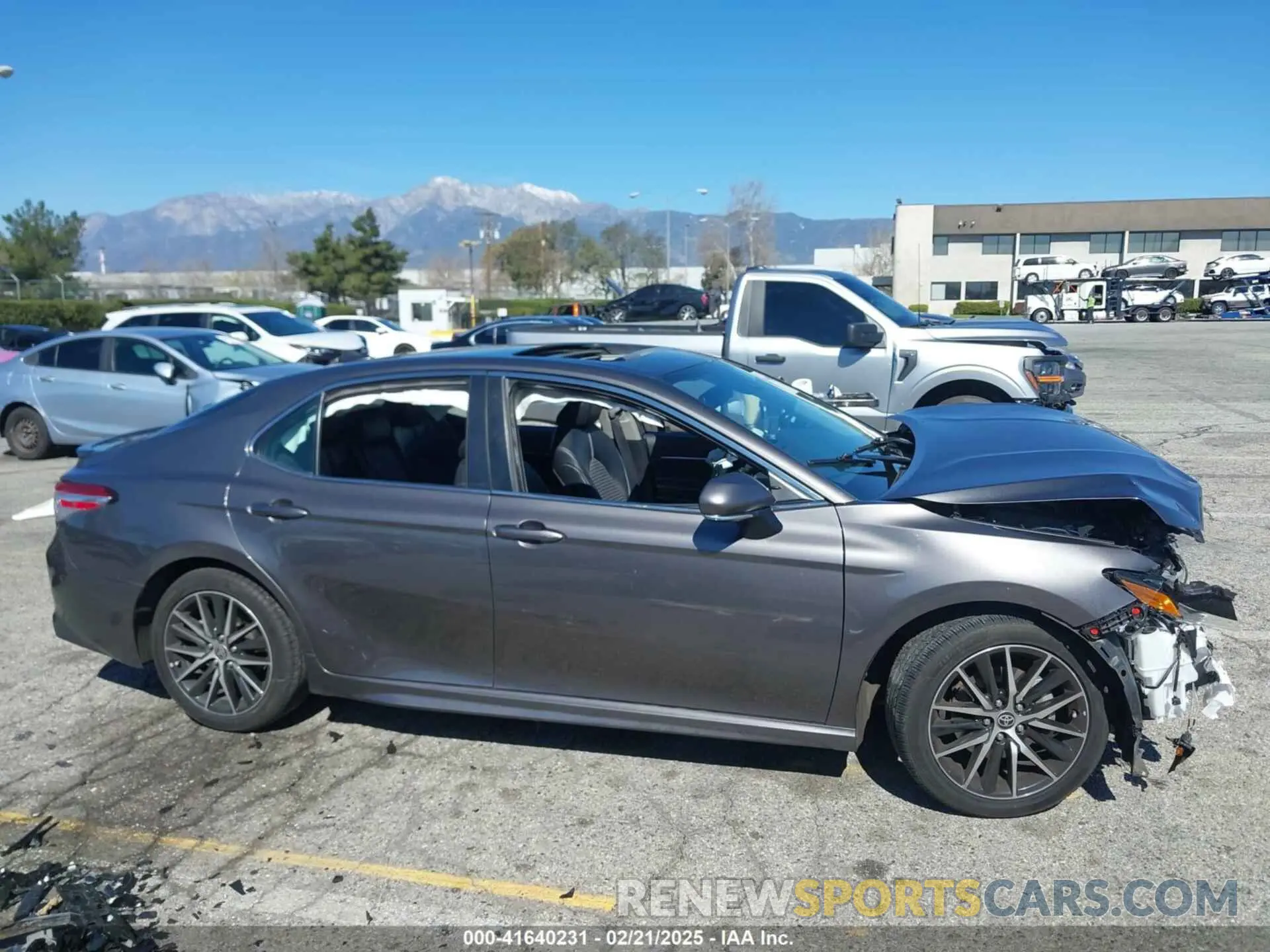14 Photograph of a damaged car 4T1T11AK4MU568827 TOYOTA CAMRY 2021