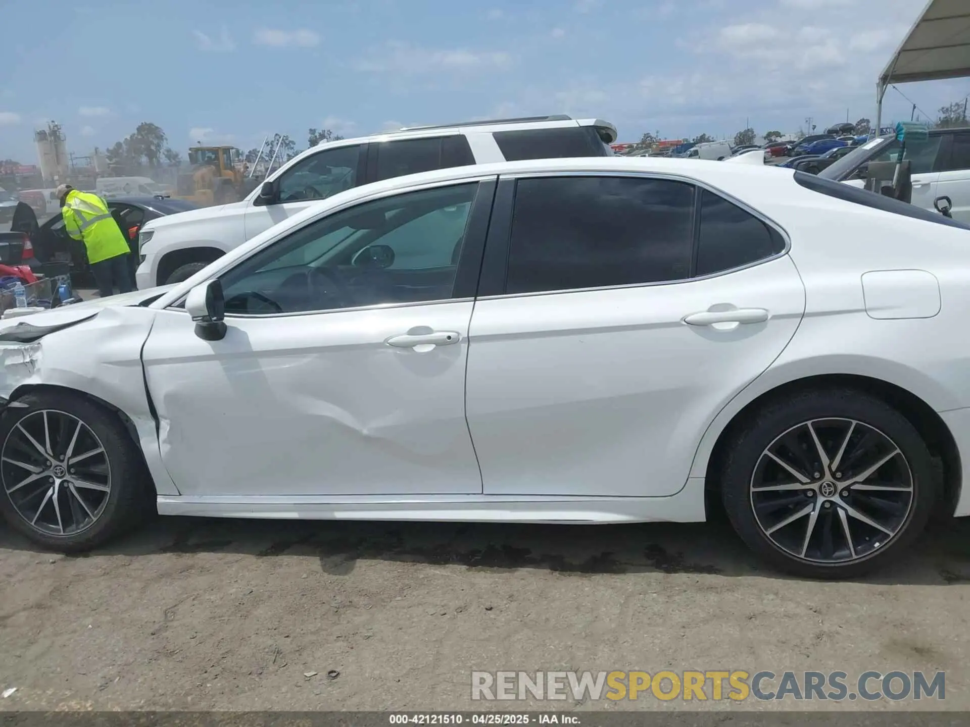 14 Photograph of a damaged car 4T1T11AK4MU603821 TOYOTA CAMRY 2021