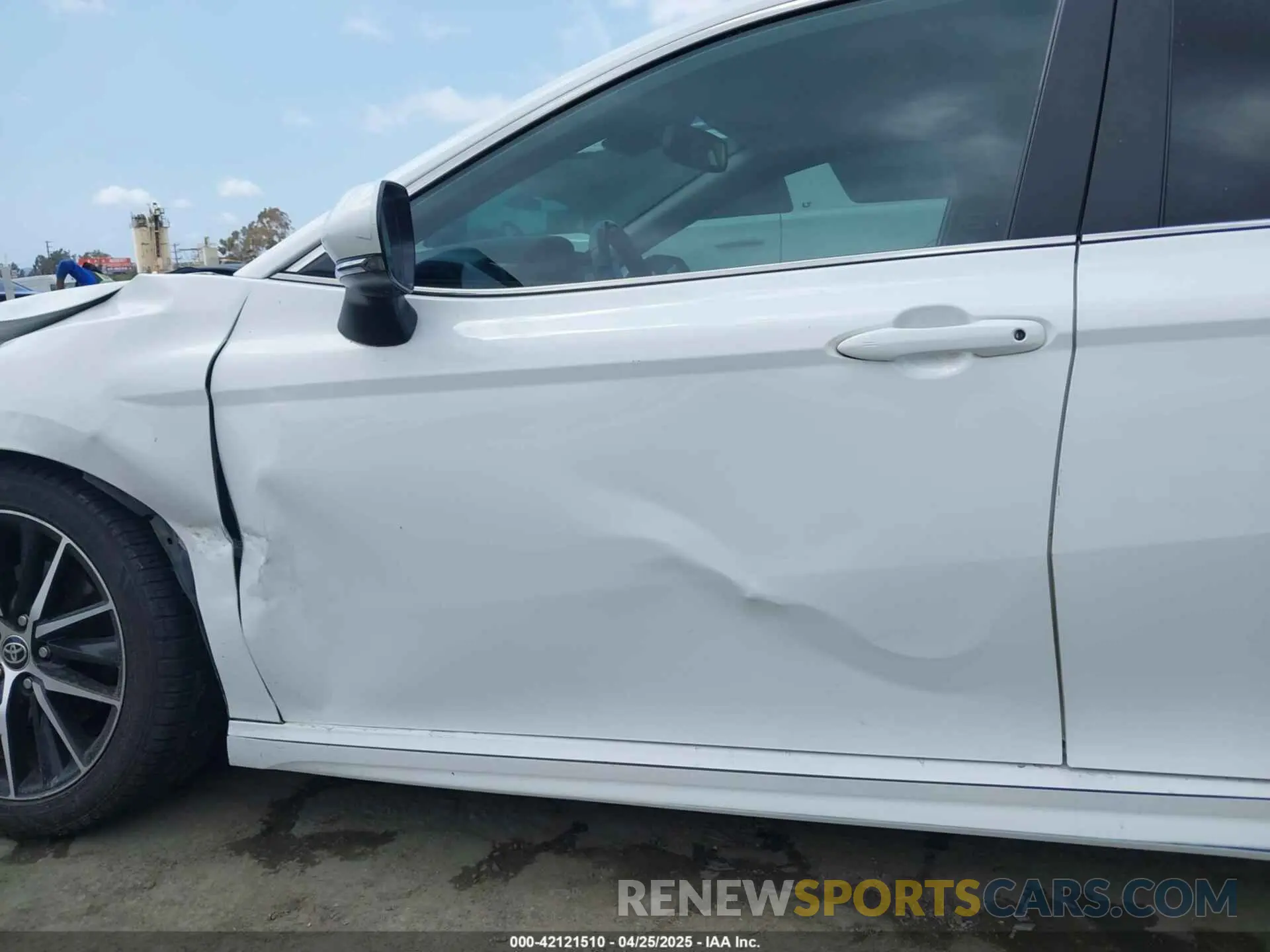 18 Photograph of a damaged car 4T1T11AK4MU603821 TOYOTA CAMRY 2021