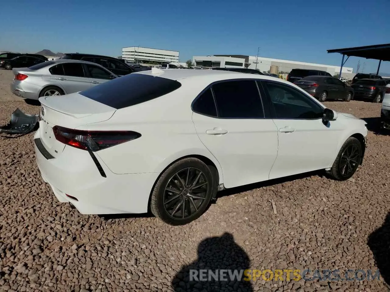 3 Фотография поврежденного автомобиля 4T1T11AK5MU486346 TOYOTA CAMRY 2021