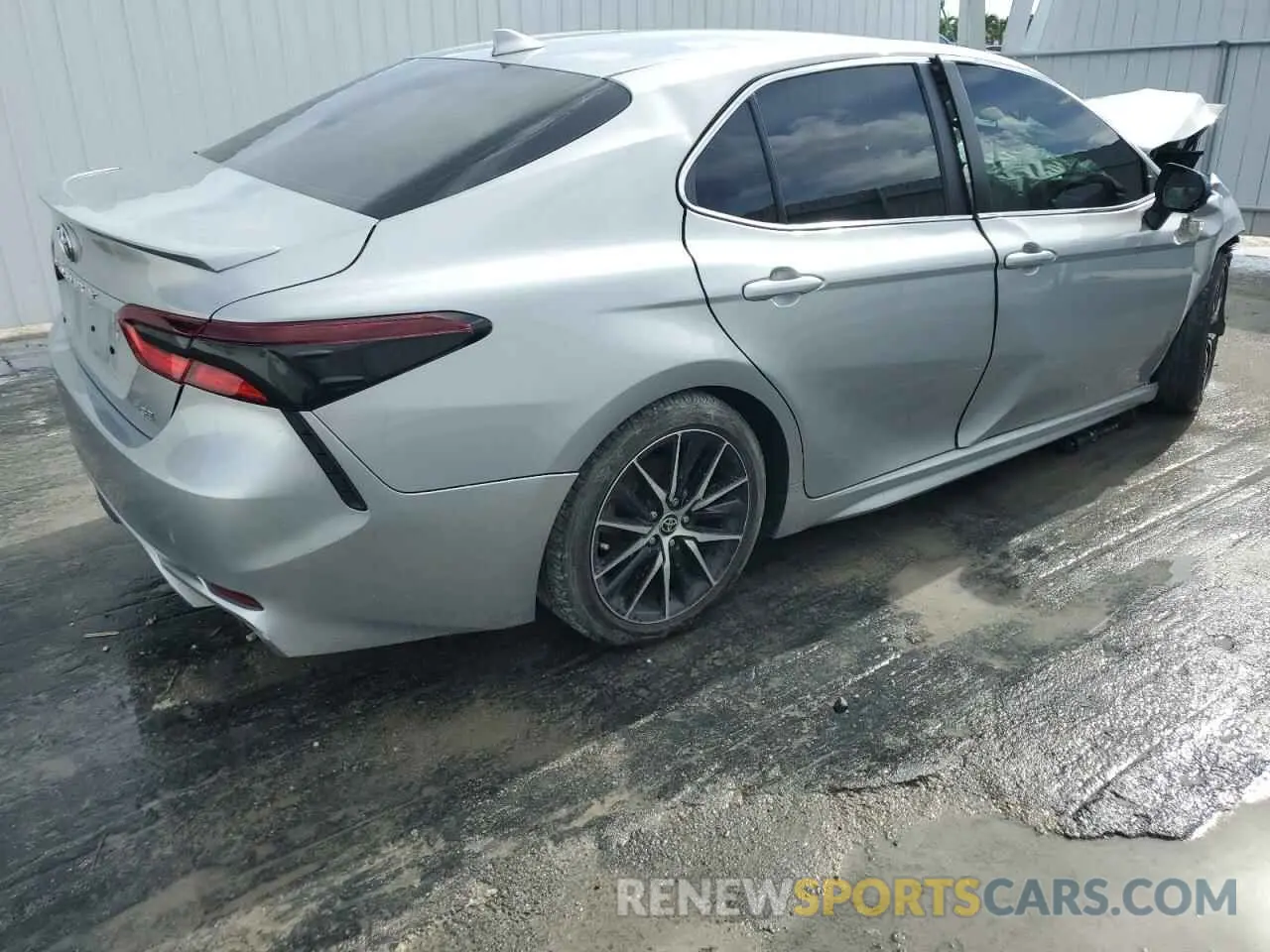3 Photograph of a damaged car 4T1T11AK5MU490364 TOYOTA CAMRY 2021