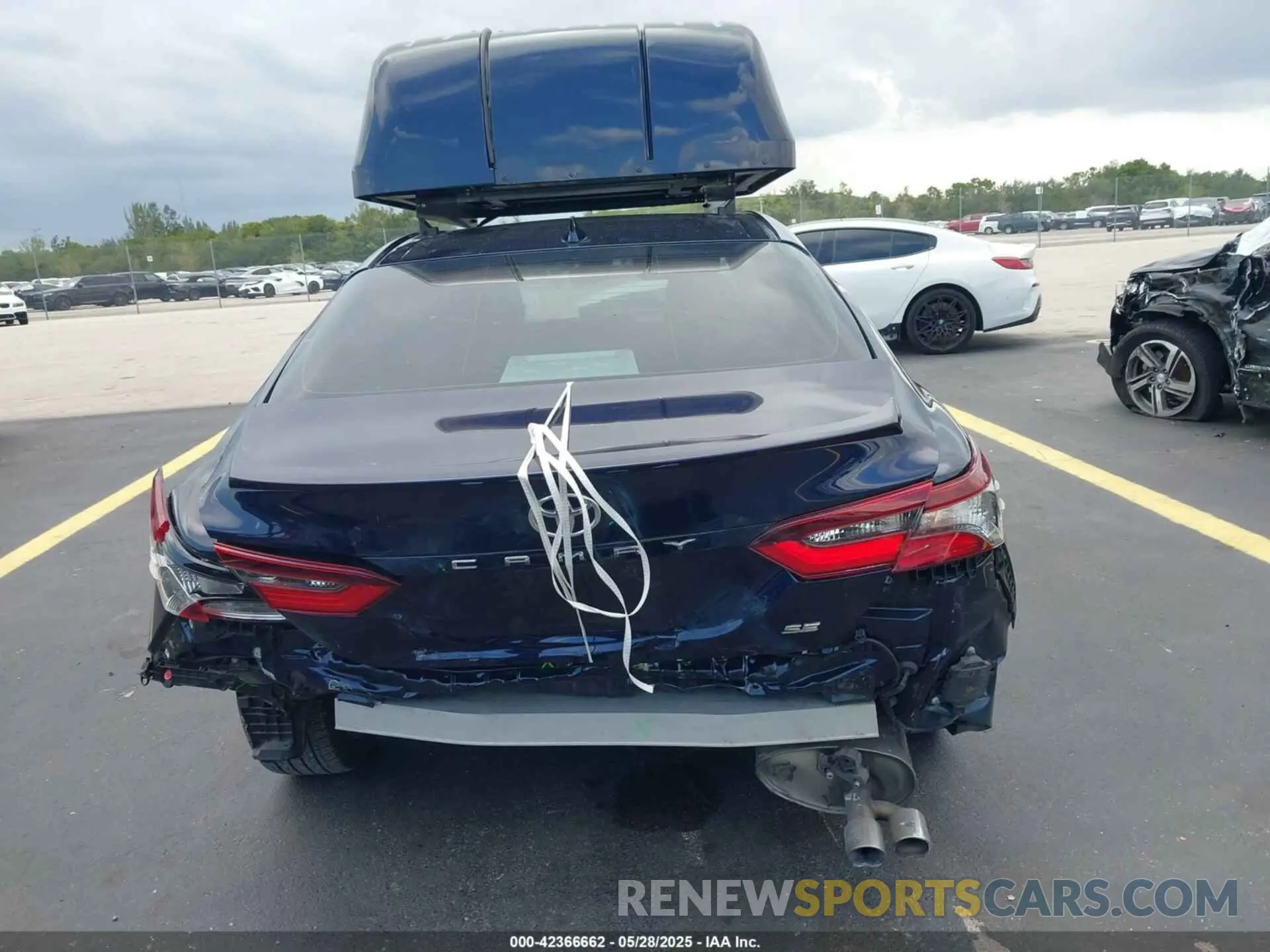 17 Photograph of a damaged car 4T1T11AK8MU493095 TOYOTA CAMRY 2021