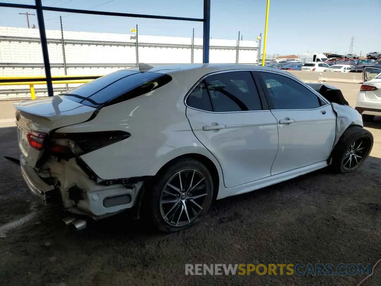 3 Фотография поврежденного автомобиля 4T1T11AK8MU544868 TOYOTA CAMRY 2021