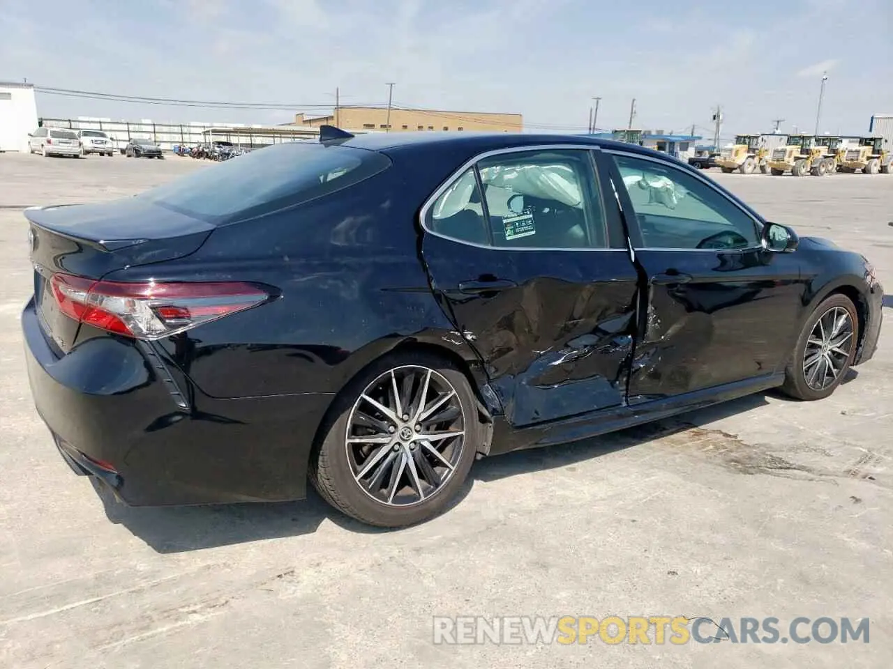 3 Фотография поврежденного автомобиля 4T1T11AK8MU592919 TOYOTA CAMRY 2021