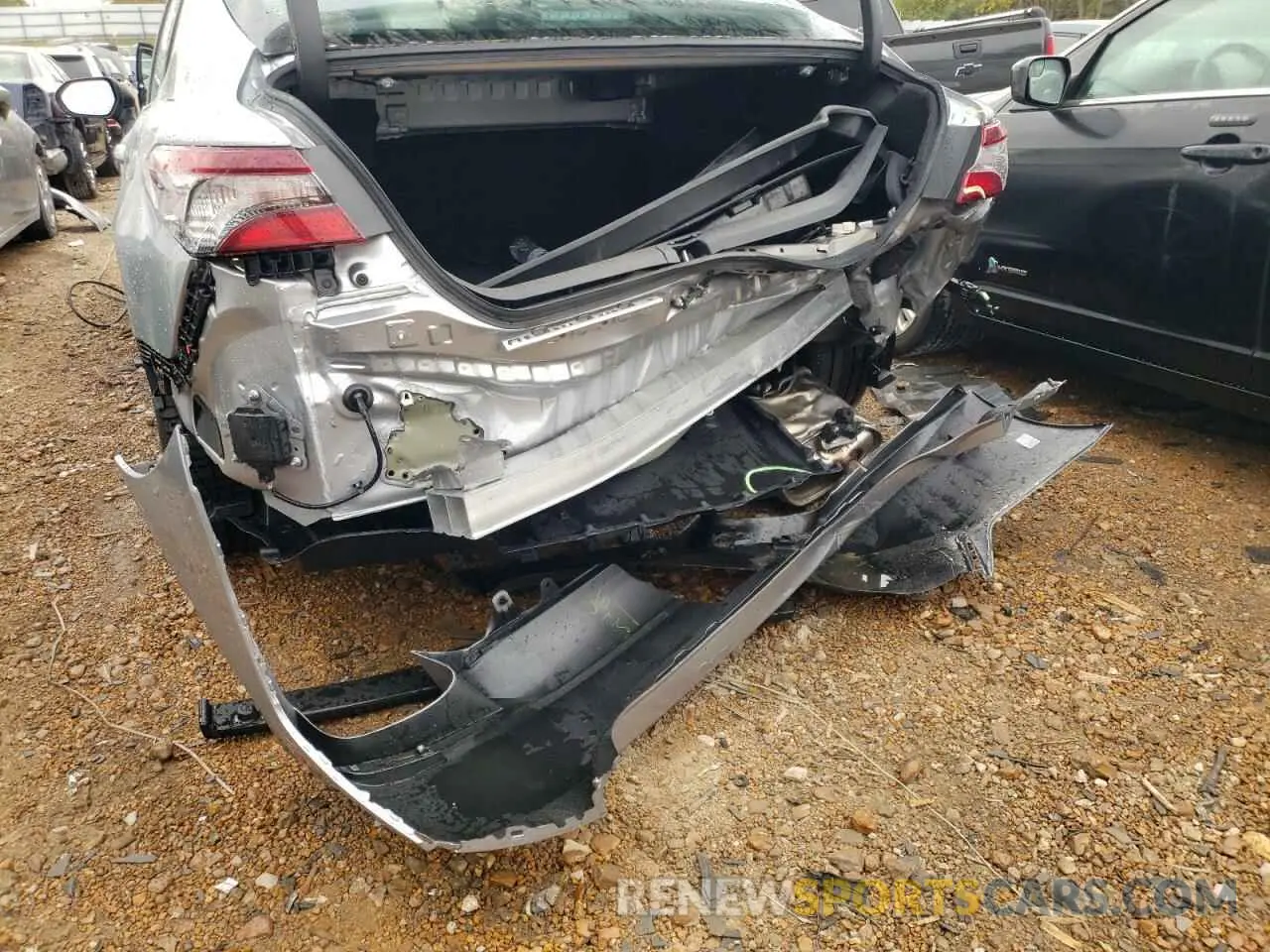9 Photograph of a damaged car 4T1T11AK8MU613381 TOYOTA CAMRY 2021