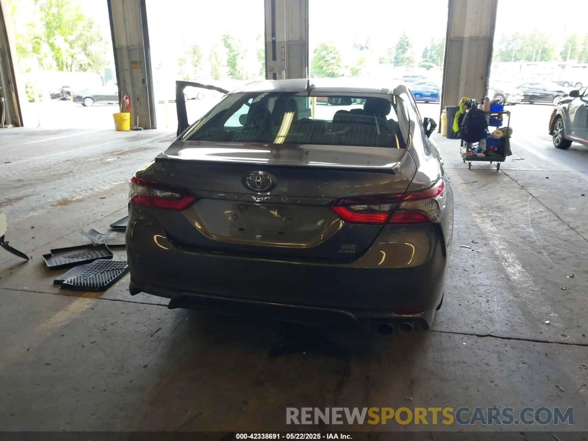 16 Photograph of a damaged car 4T1T11BK7MU044439 TOYOTA CAMRY 2021
