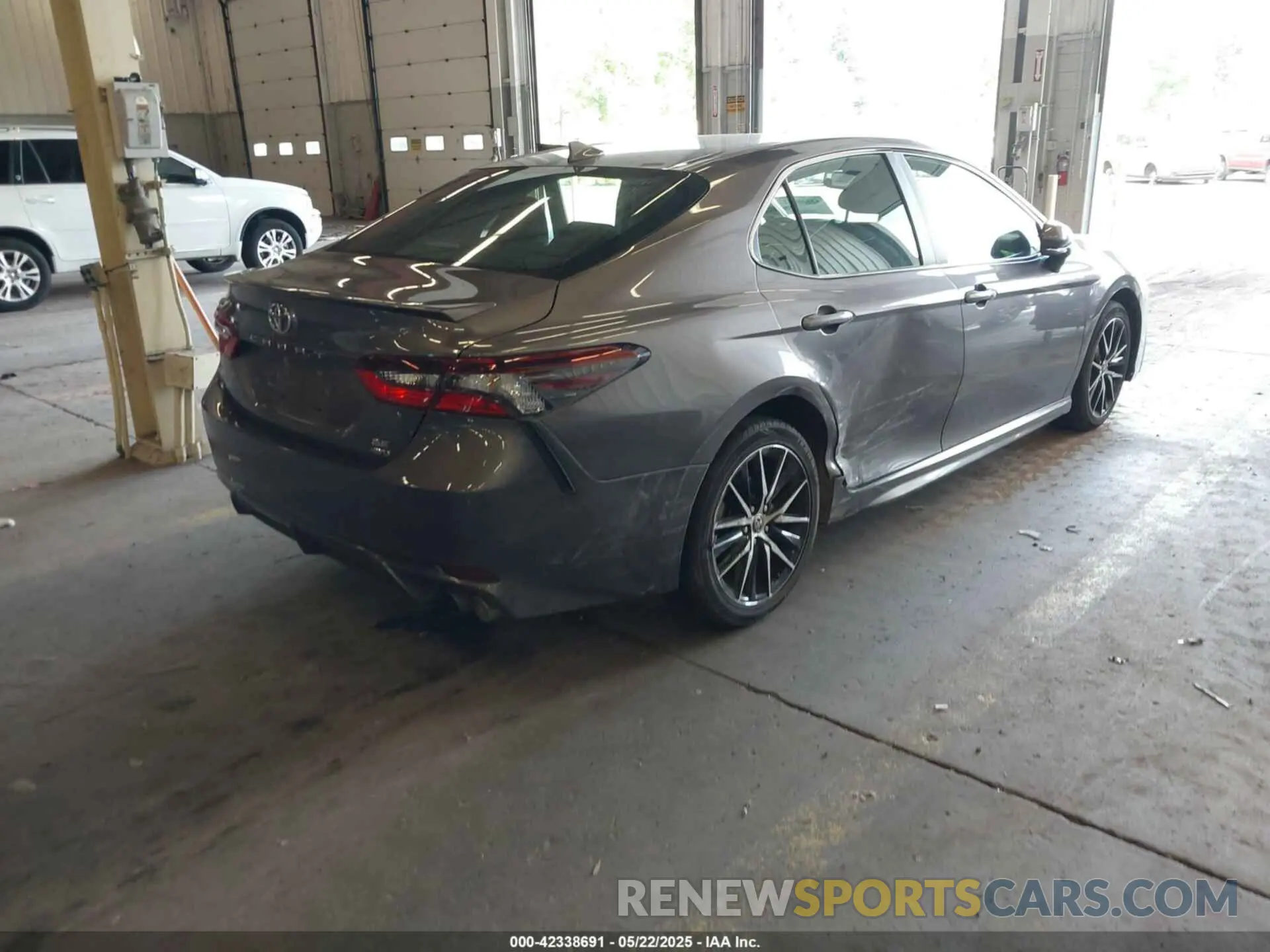 4 Photograph of a damaged car 4T1T11BK7MU044439 TOYOTA CAMRY 2021