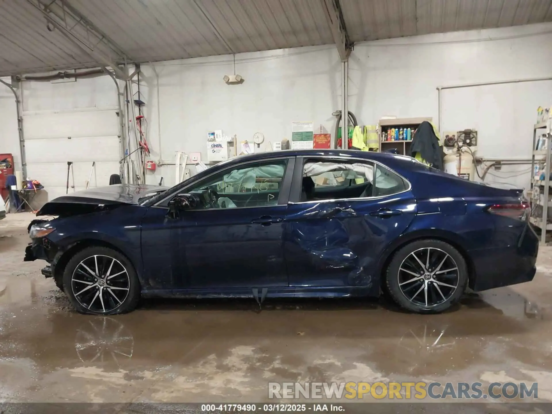 14 Фотография поврежденного автомобиля 4T1T11BK8MU041159 TOYOTA CAMRY 2021