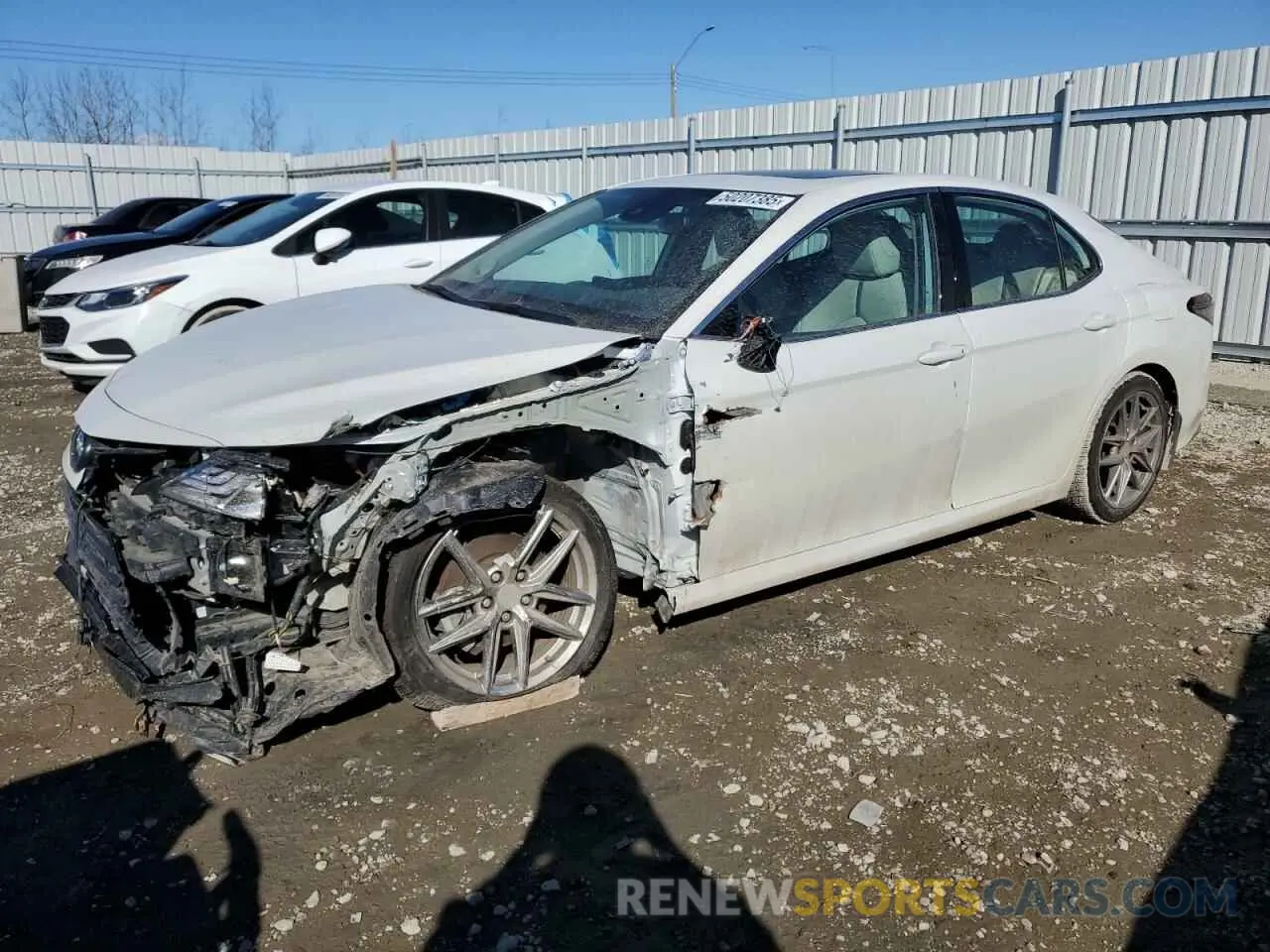 1 Фотография поврежденного автомобиля 4T1B21HK5NU017662 TOYOTA CAMRY 2022