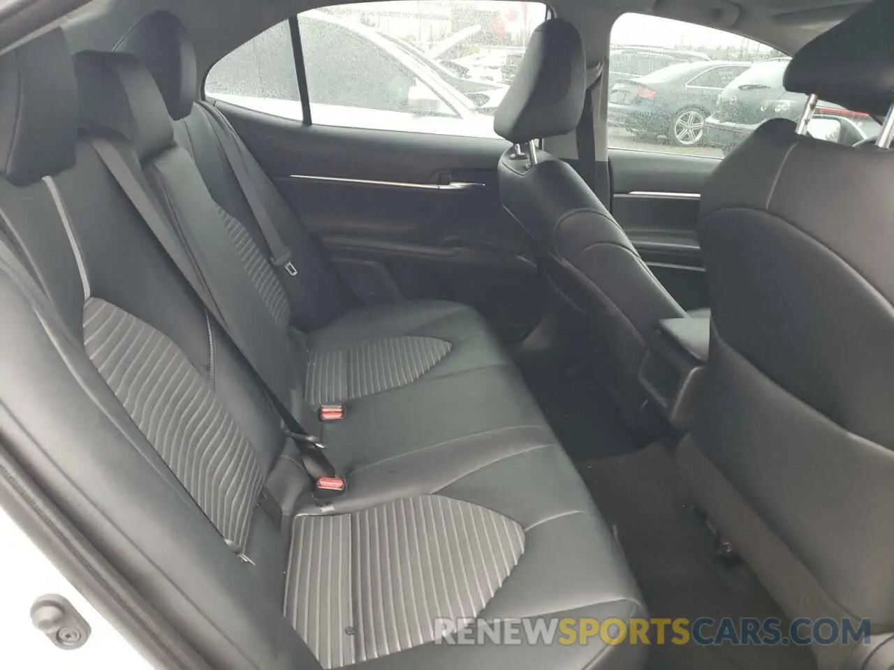 10 Photograph of a damaged car 4T1B21HK9NU018409 TOYOTA CAMRY 2022