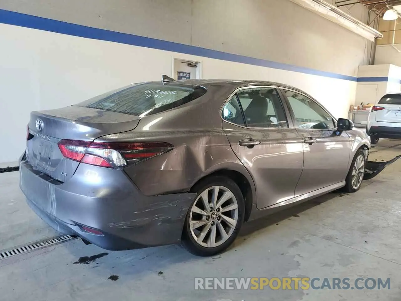 3 Photograph of a damaged car 4T1C11AK0NU651365 TOYOTA CAMRY 2022