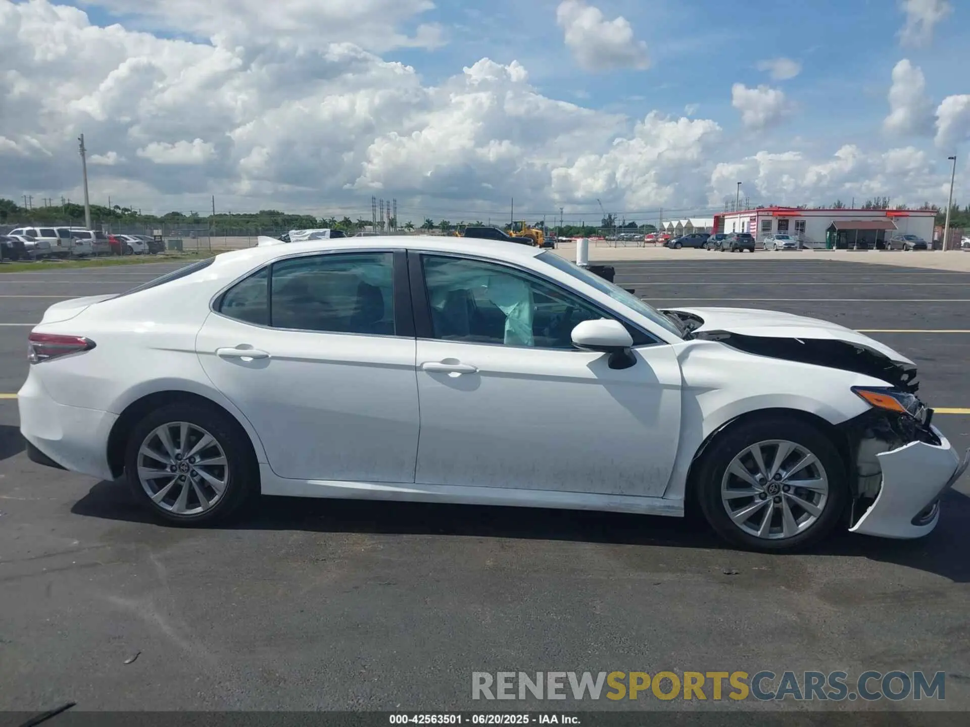 13 Photograph of a damaged car 4T1C11AK0NU668375 TOYOTA CAMRY 2022