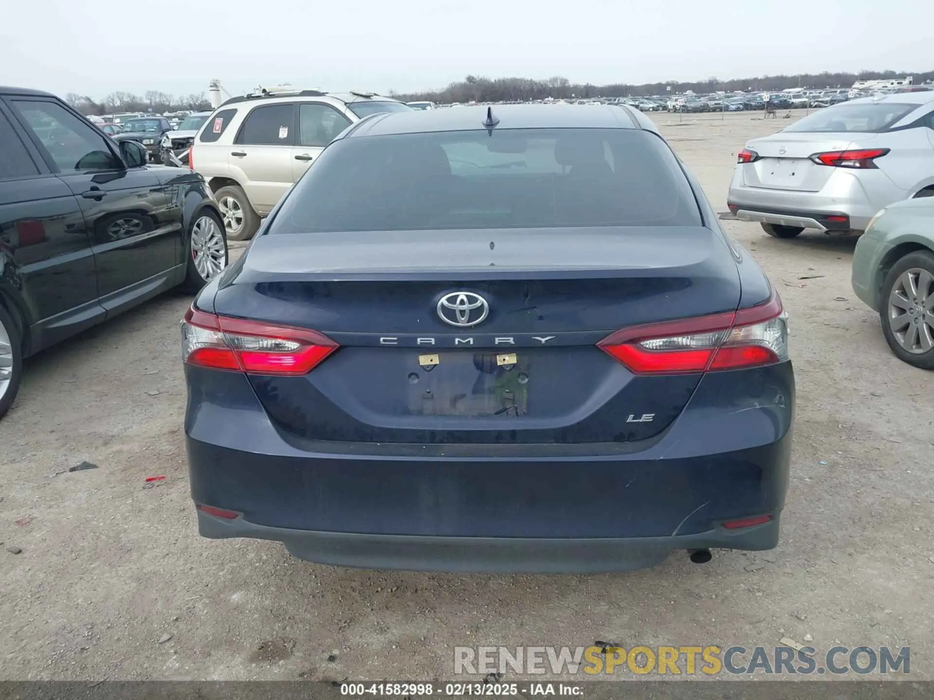 17 Photograph of a damaged car 4T1C11AK0NU674547 TOYOTA CAMRY 2022