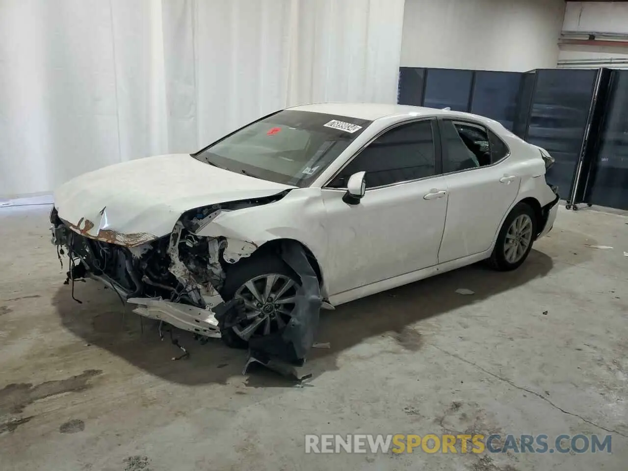 1 Фотография поврежденного автомобиля 4T1C11AK1NU628256 TOYOTA CAMRY 2022