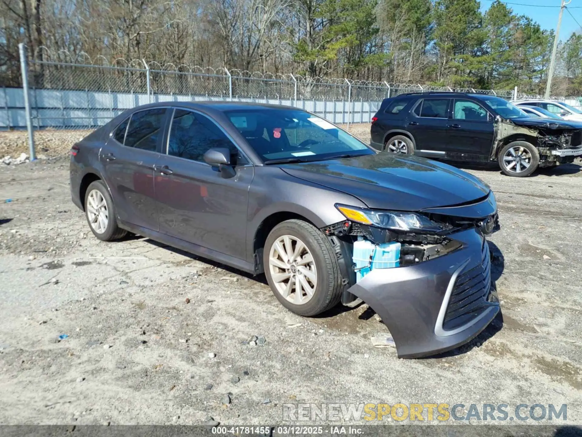 1 Photograph of a damaged car 4T1C11AK2NU675215 TOYOTA CAMRY 2022