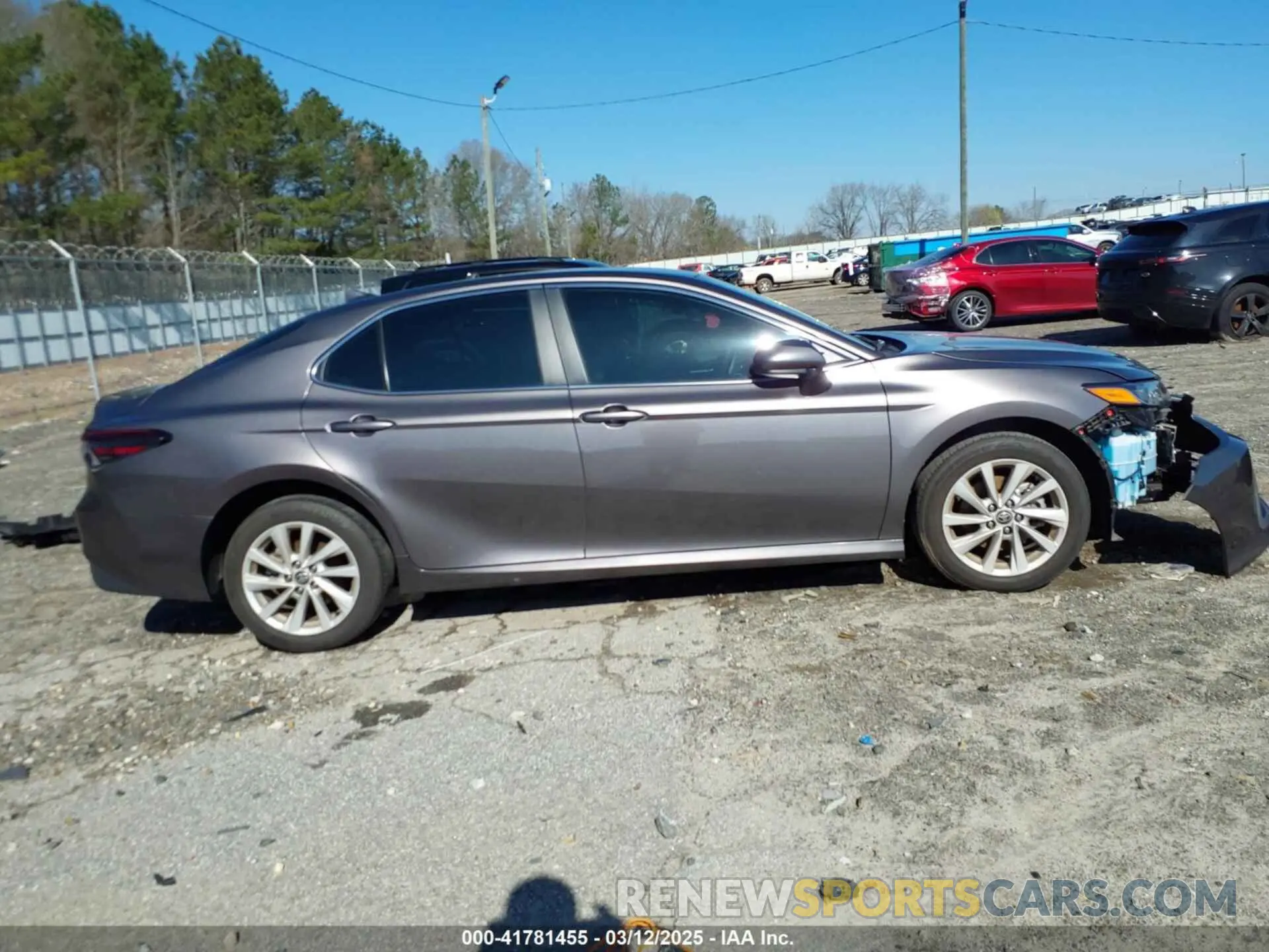 14 Photograph of a damaged car 4T1C11AK2NU675215 TOYOTA CAMRY 2022
