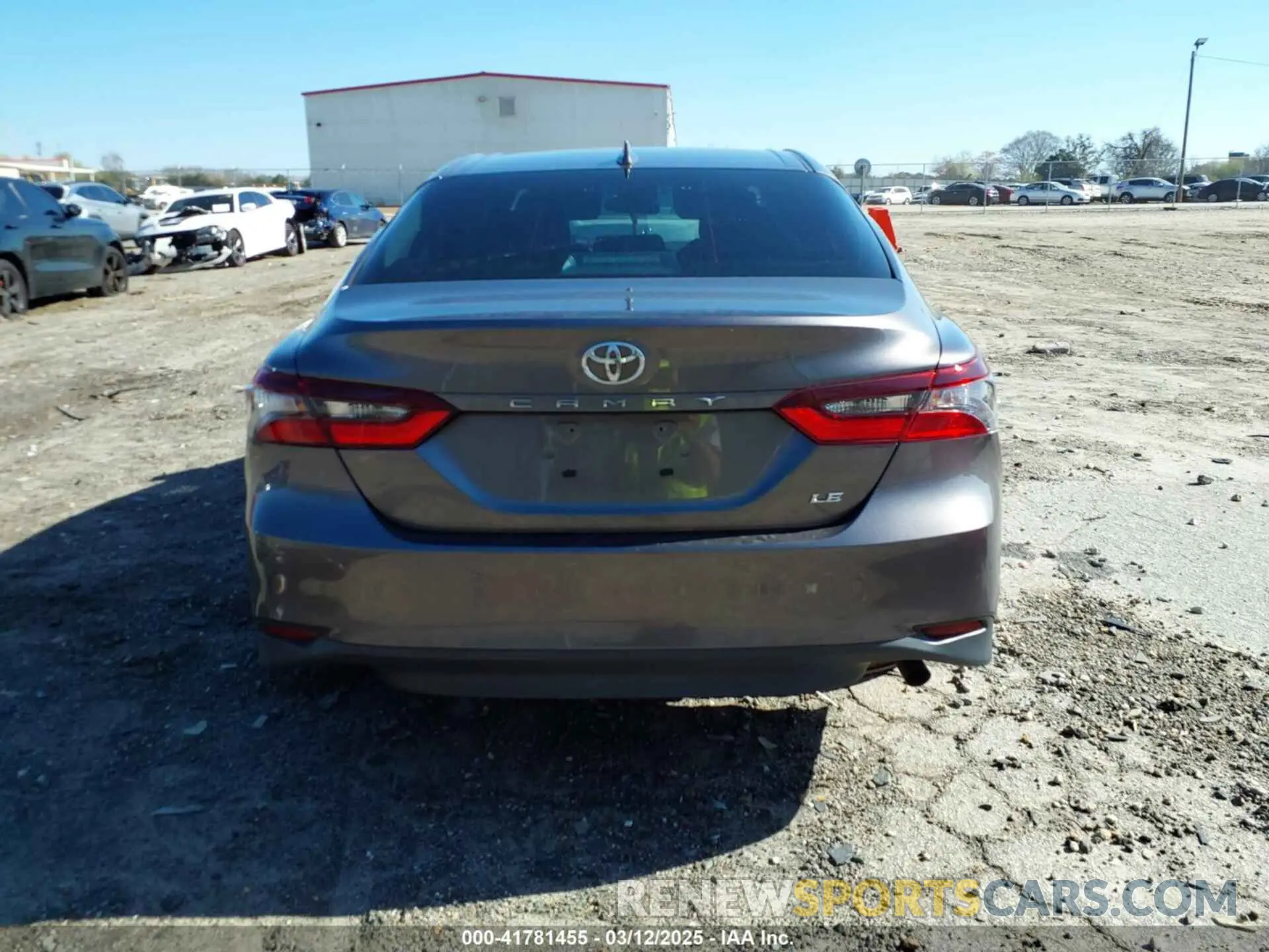 17 Photograph of a damaged car 4T1C11AK2NU675215 TOYOTA CAMRY 2022