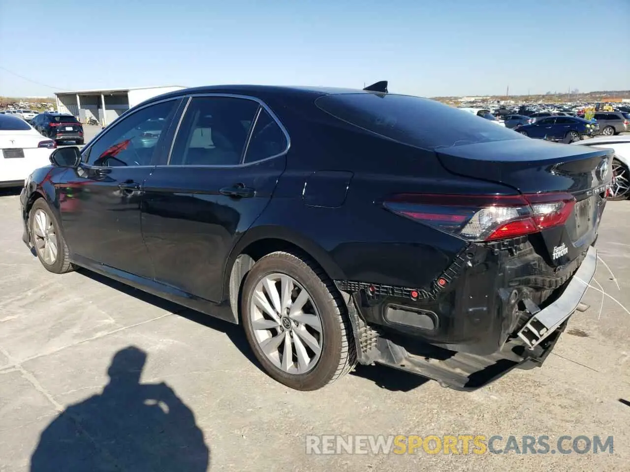 2 Photograph of a damaged car 4T1C11AK2NU693679 TOYOTA CAMRY 2022